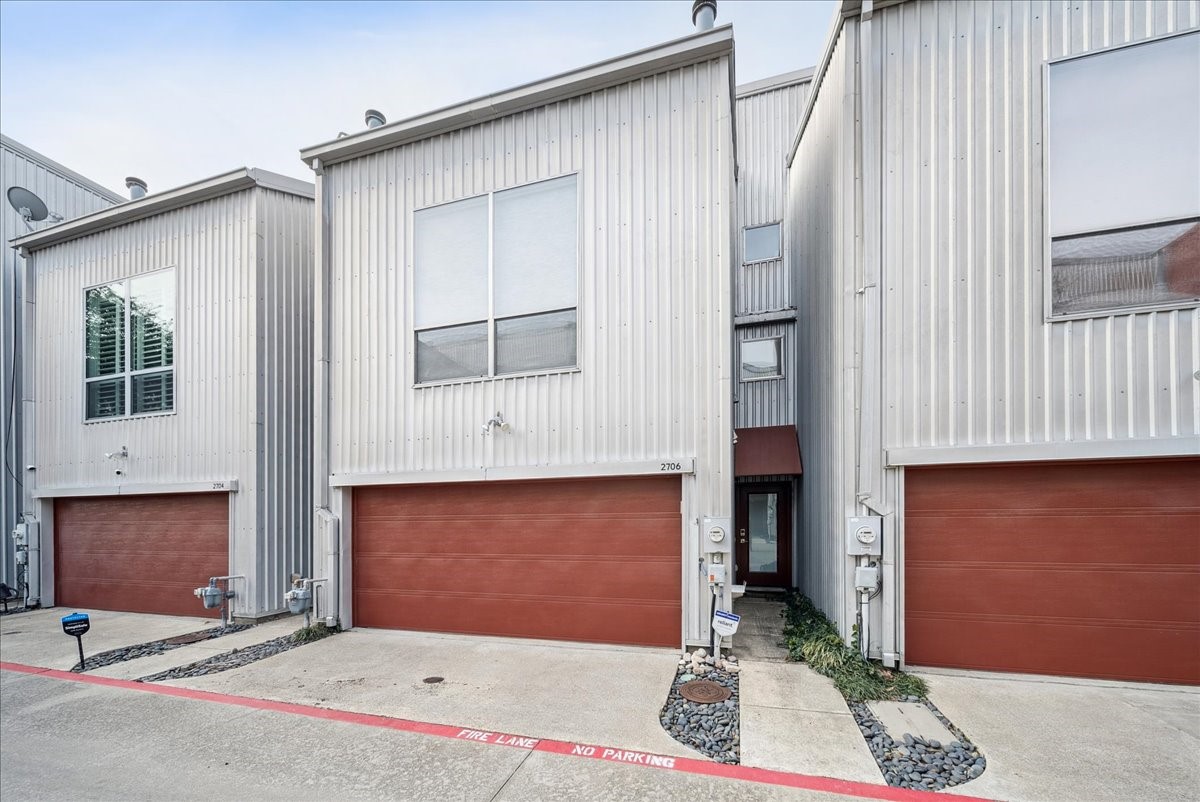 2706 Shelby Avenue