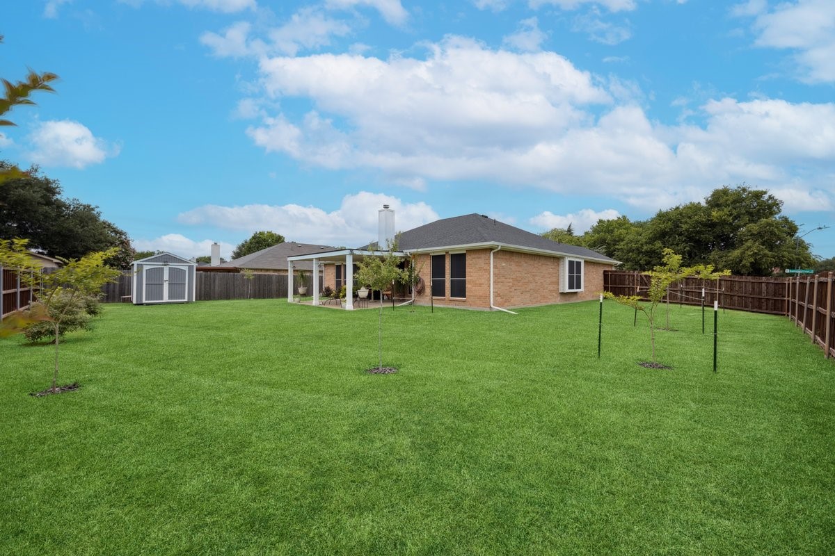 1611 Summertree Lane
