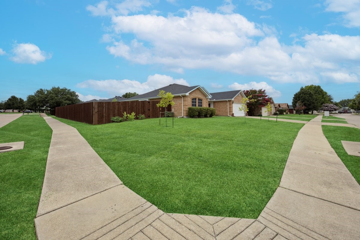 1611 Summertree Lane