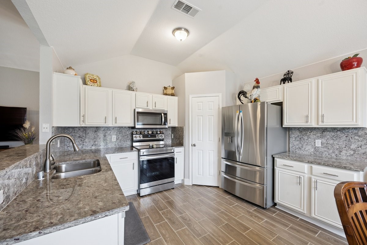 1611 Summertree Lane