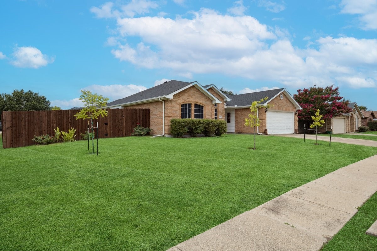 1611 Summertree Lane