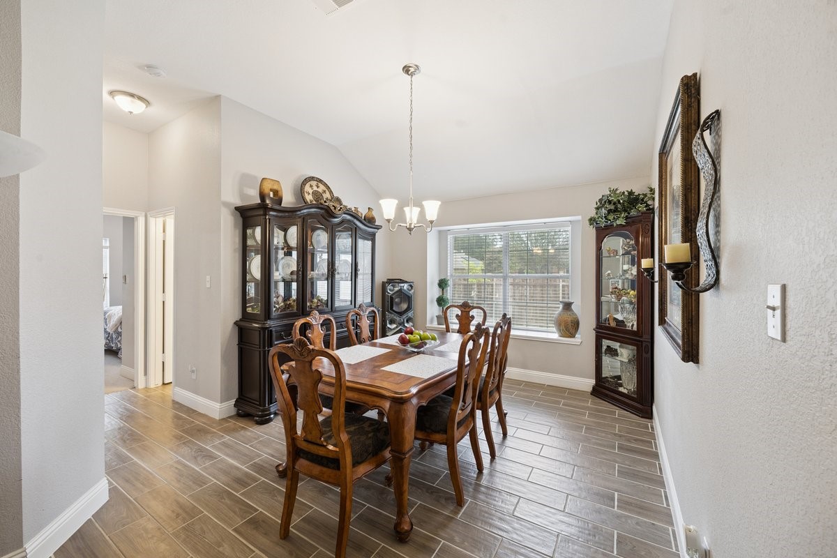 1611 Summertree Lane