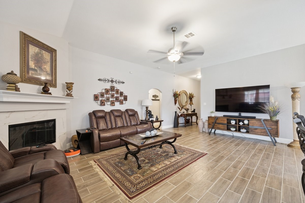 1611 Summertree Lane