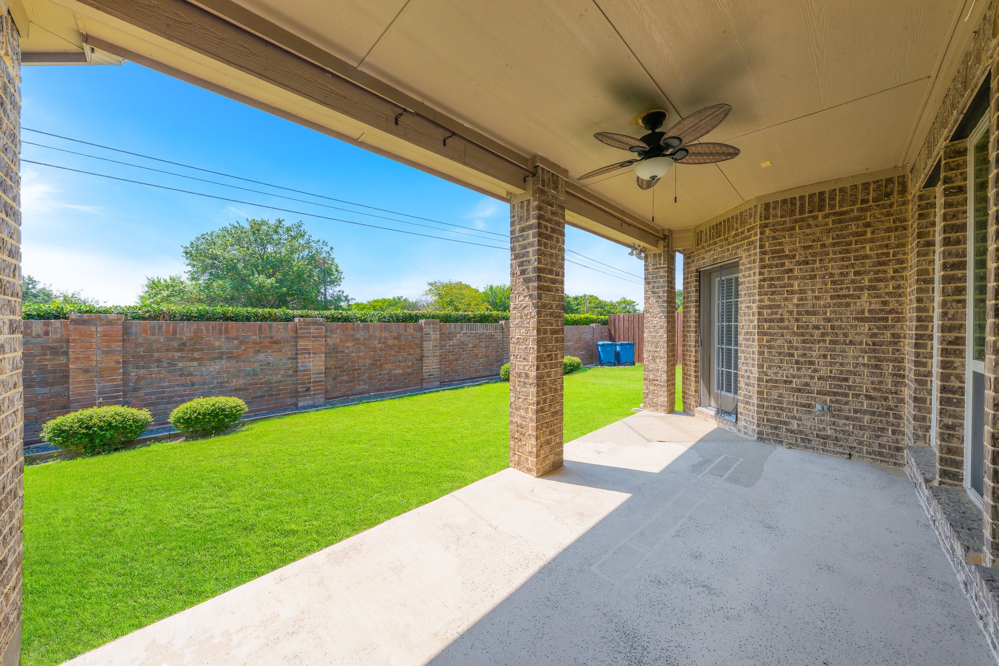 932 E Danbury Drive