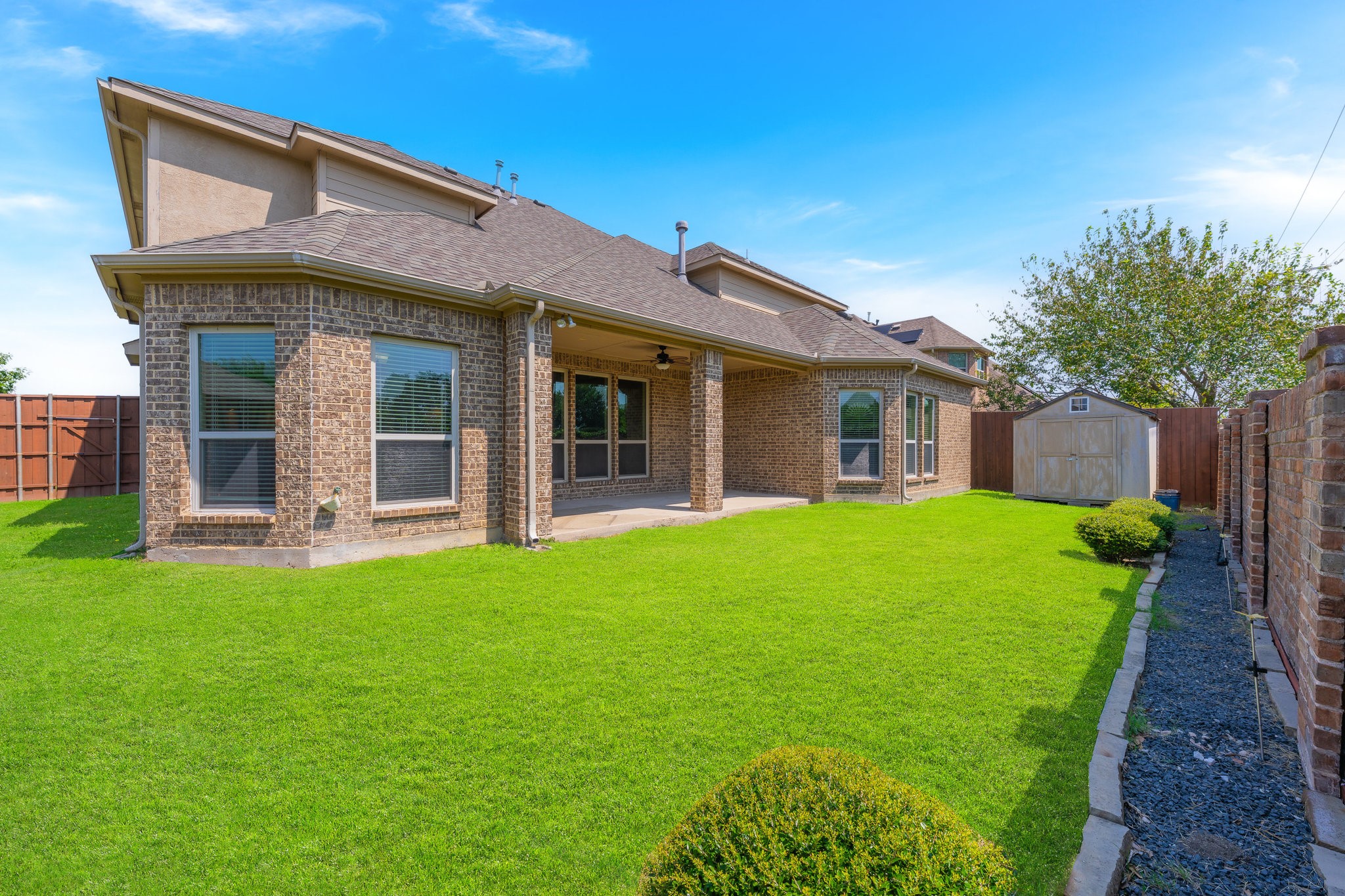 932 E Danbury Drive
