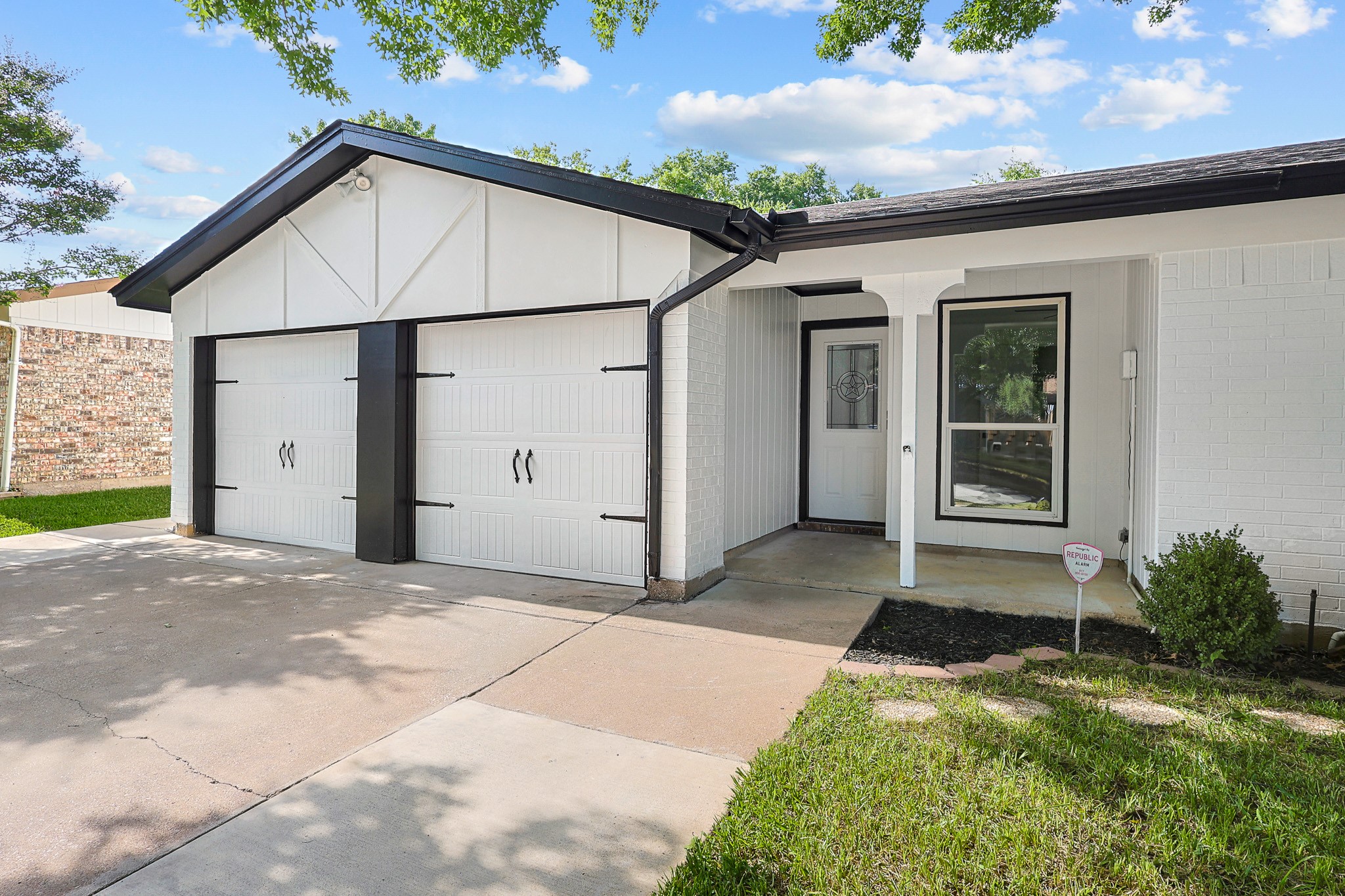 6425 Grasshopper Drive
