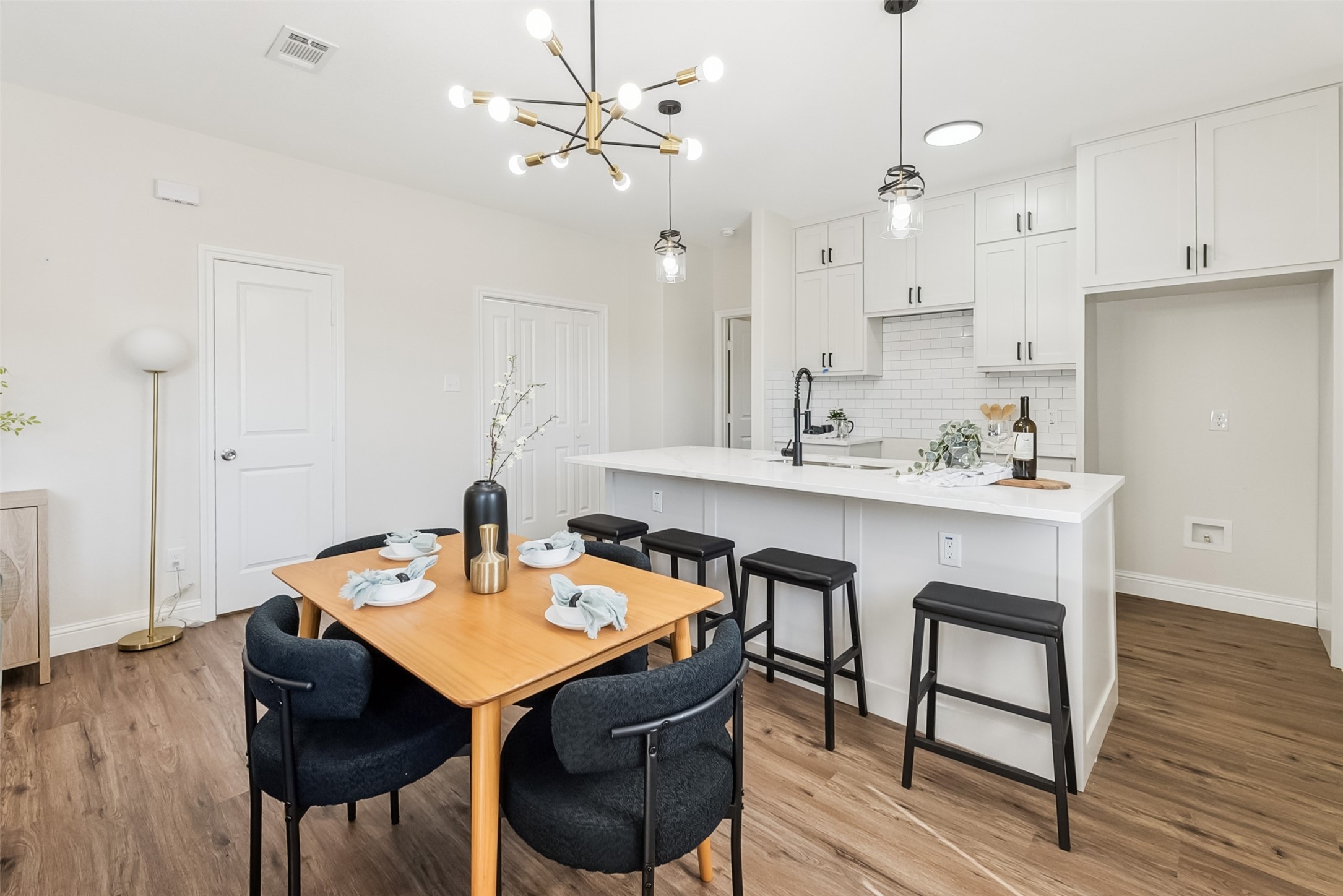 8005-8007 W Elizabeth Lane