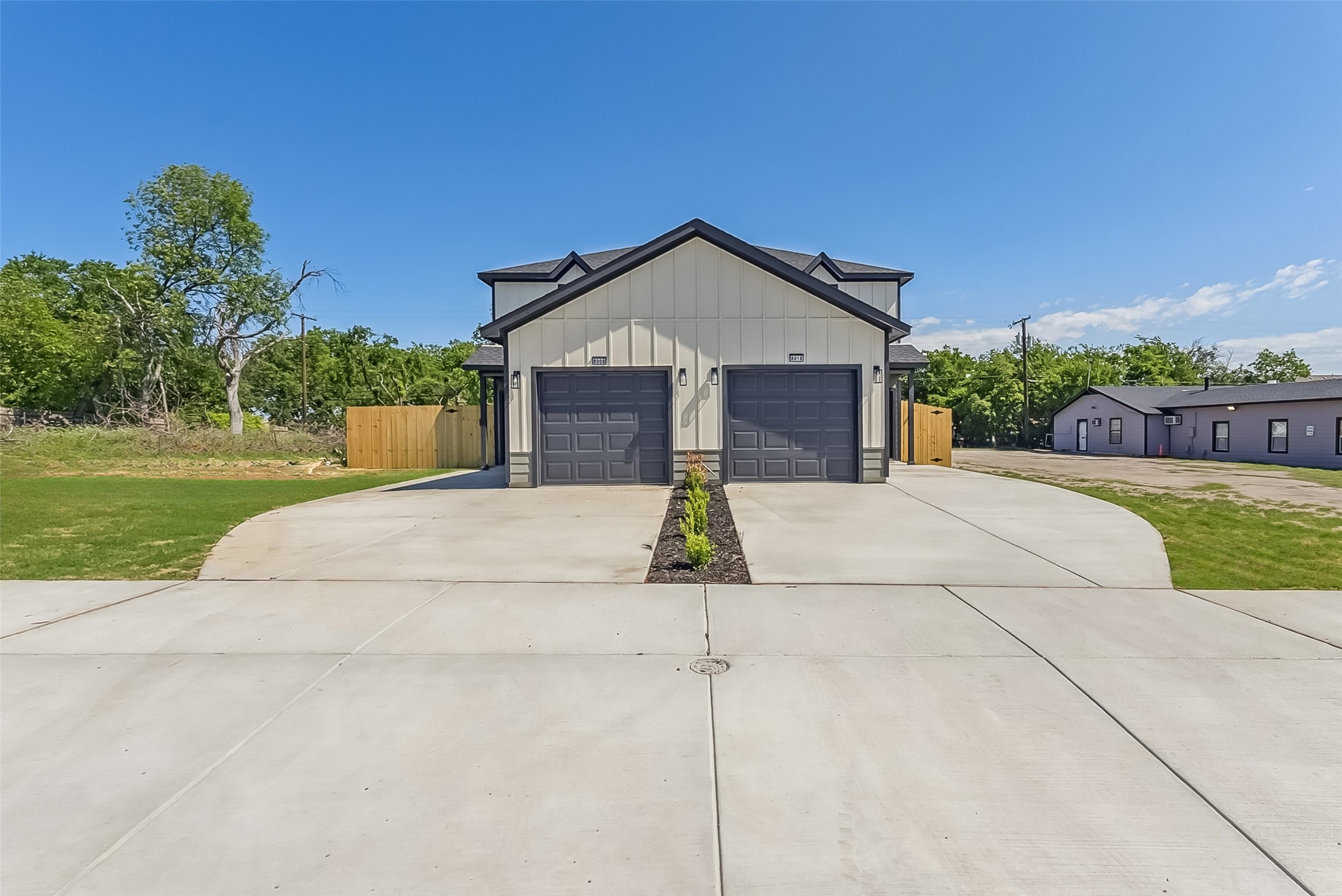 8005-8007 W Elizabeth Lane