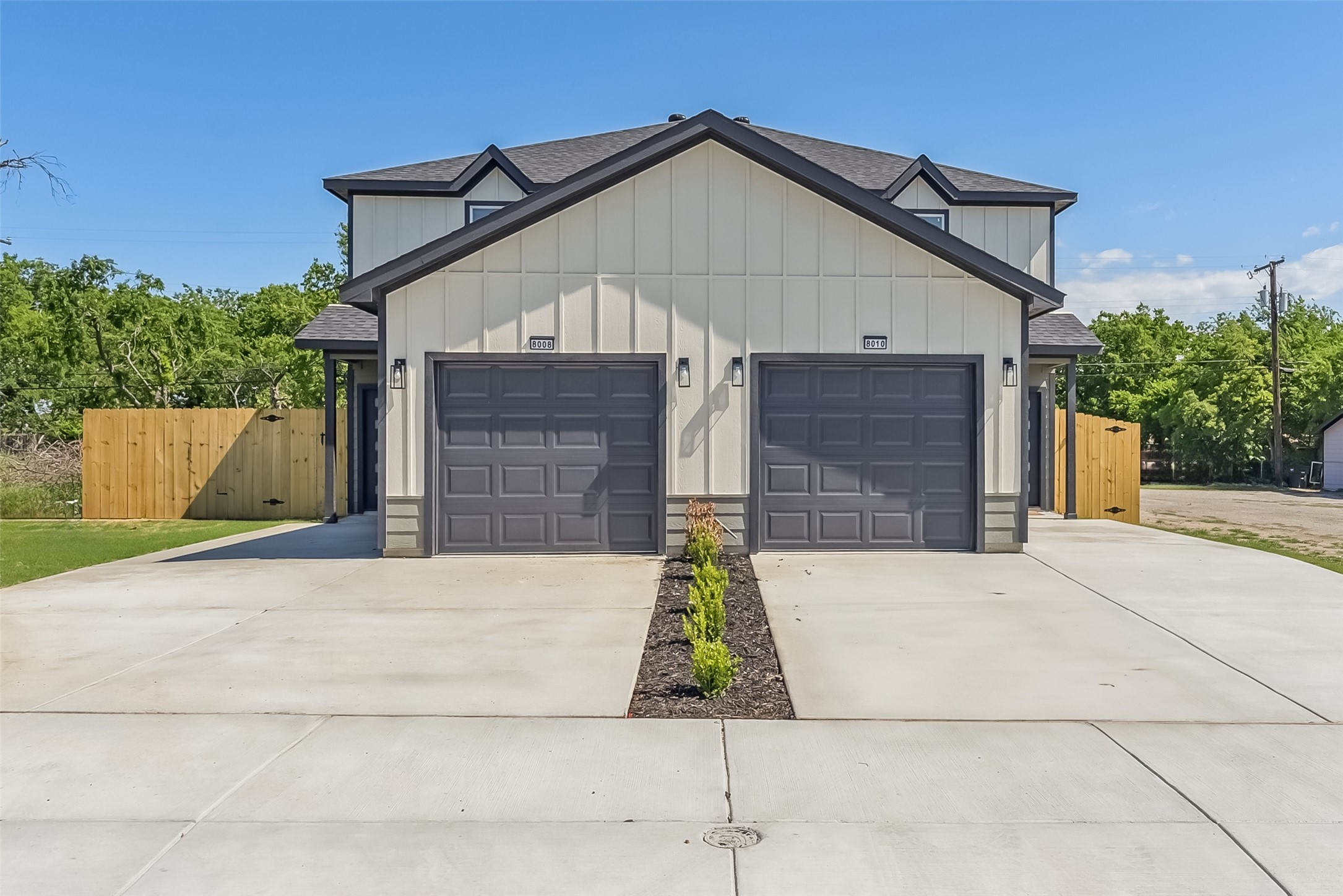 8005-8007 W Elizabeth Lane