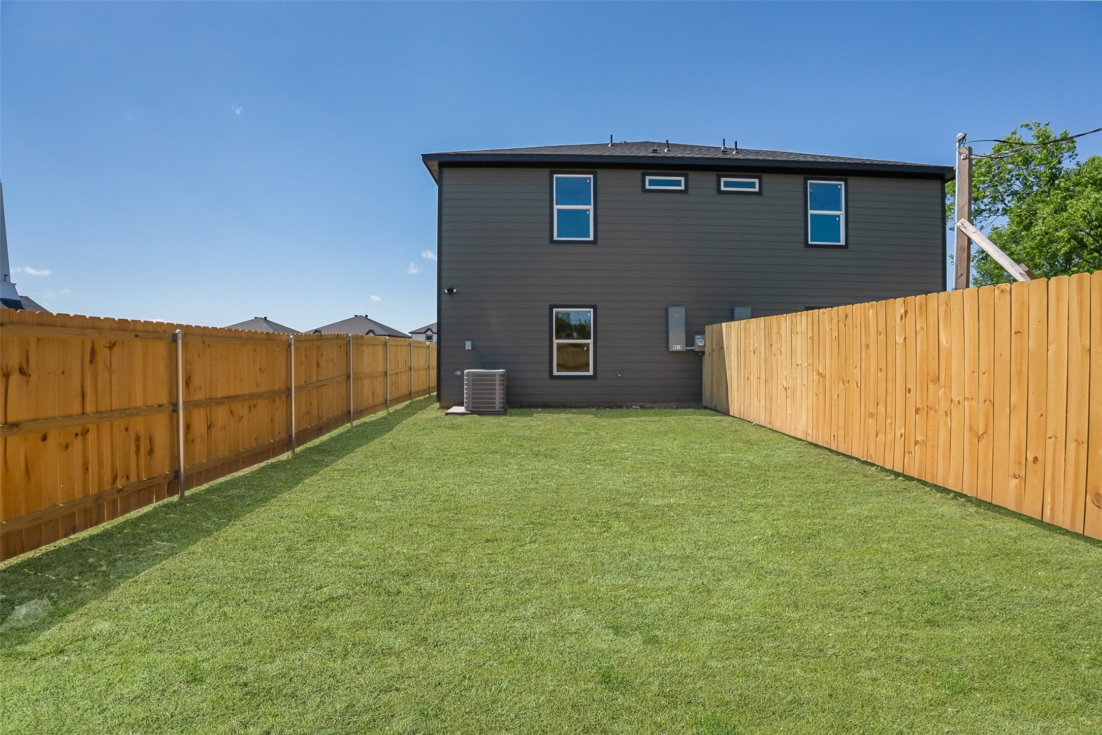 8005-8007 W Elizabeth Lane