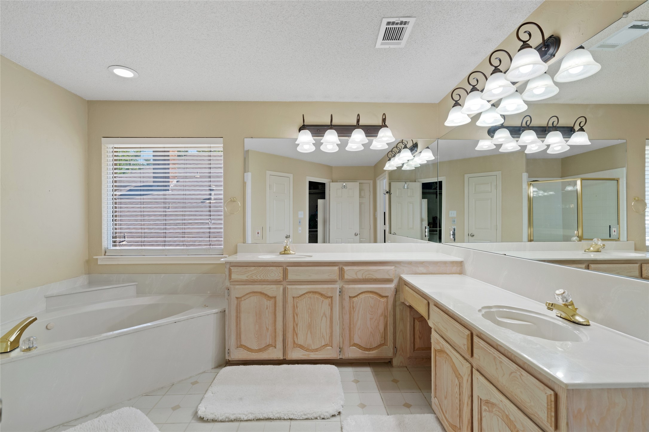 3932 Cedar Ridge Drive