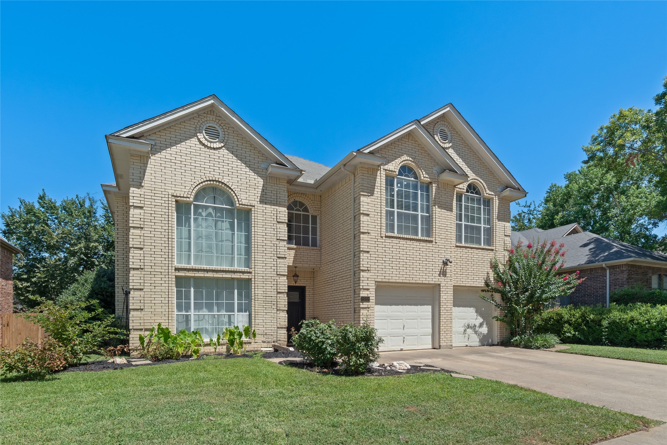 3932 Cedar Ridge Drive