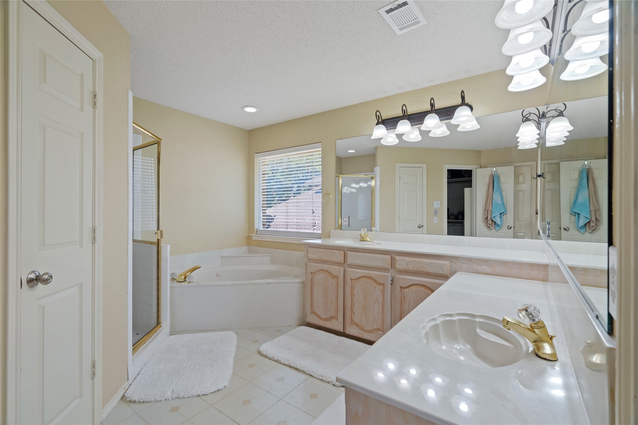 3932 Cedar Ridge Drive