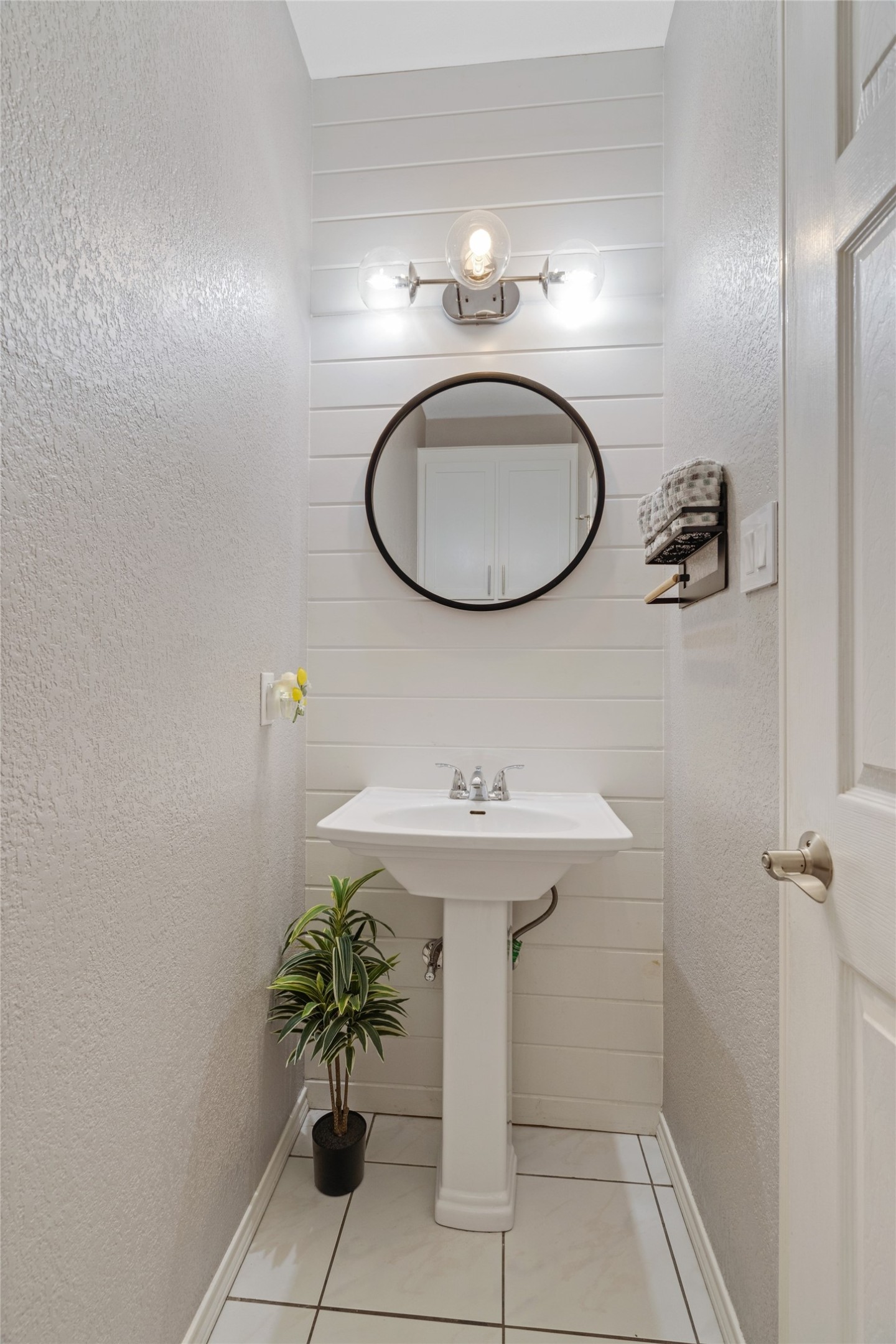 3932 Cedar Ridge Drive