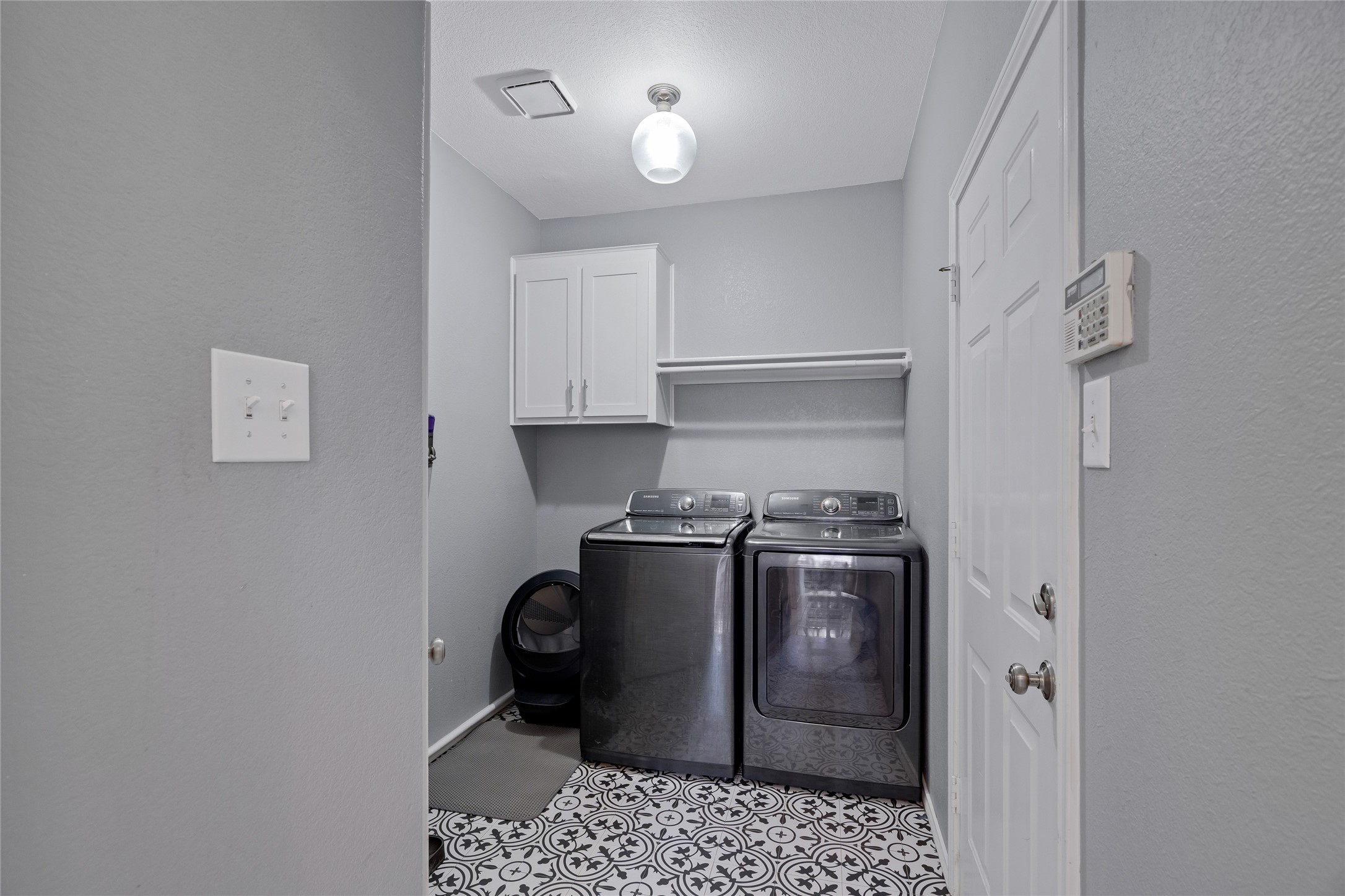 3932 Cedar Ridge Drive