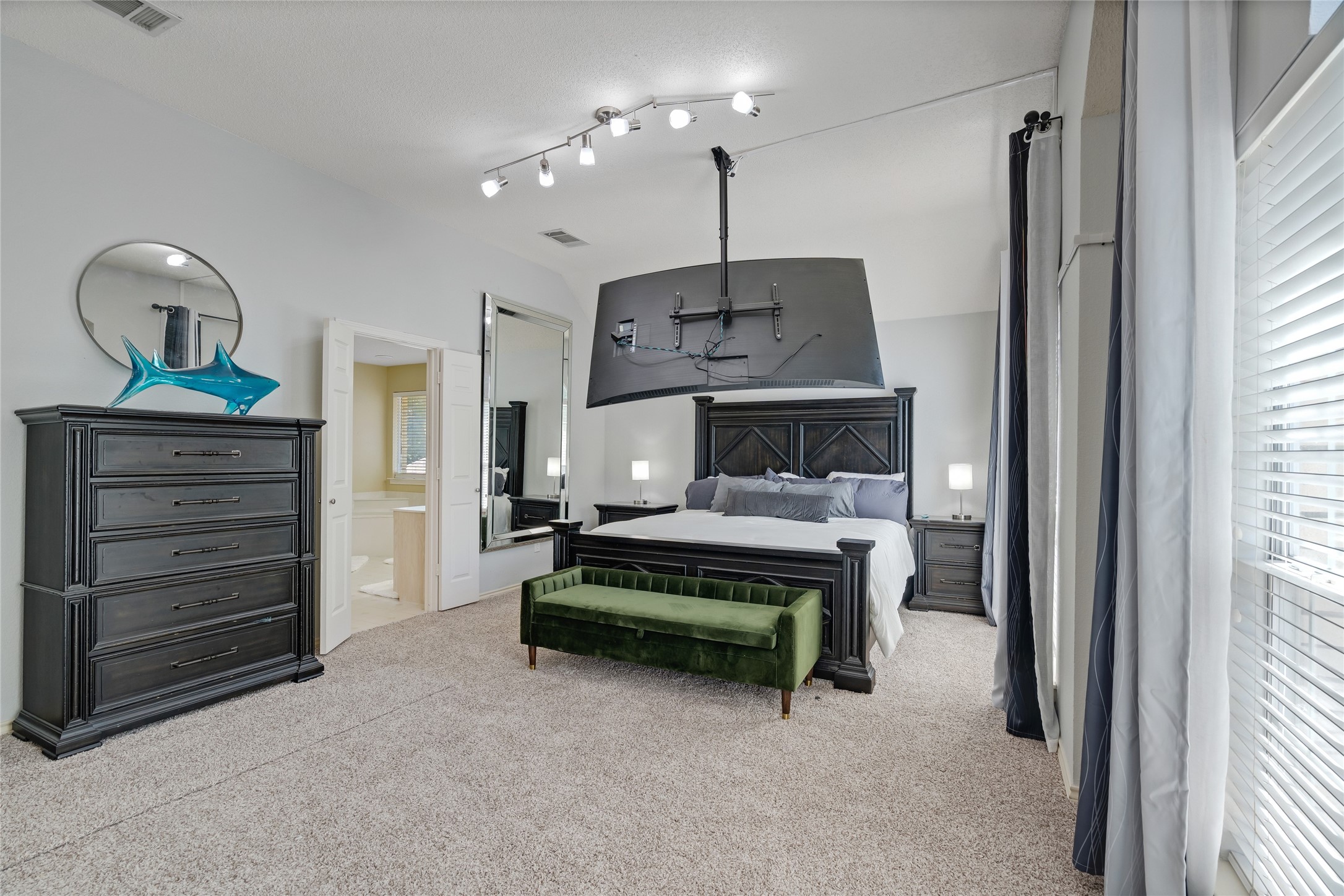 3932 Cedar Ridge Drive