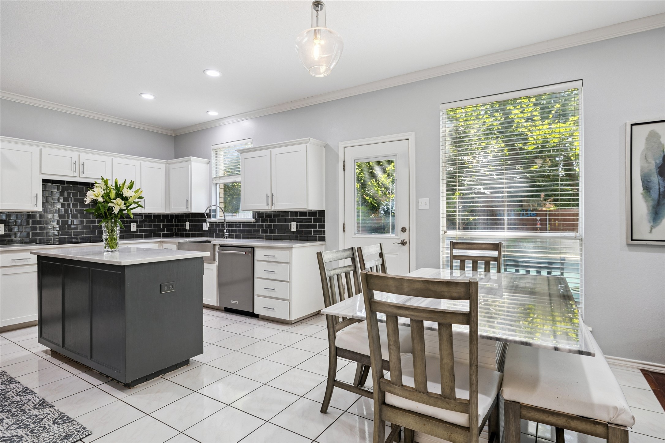 3932 Cedar Ridge Drive