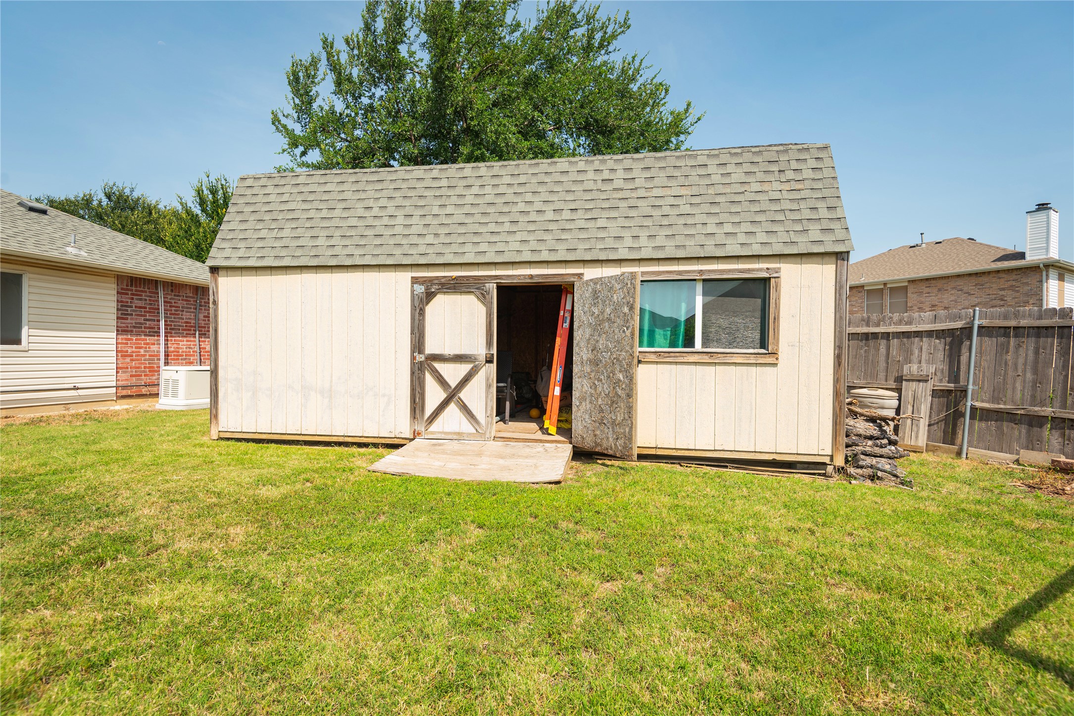 905 Hillside Circle