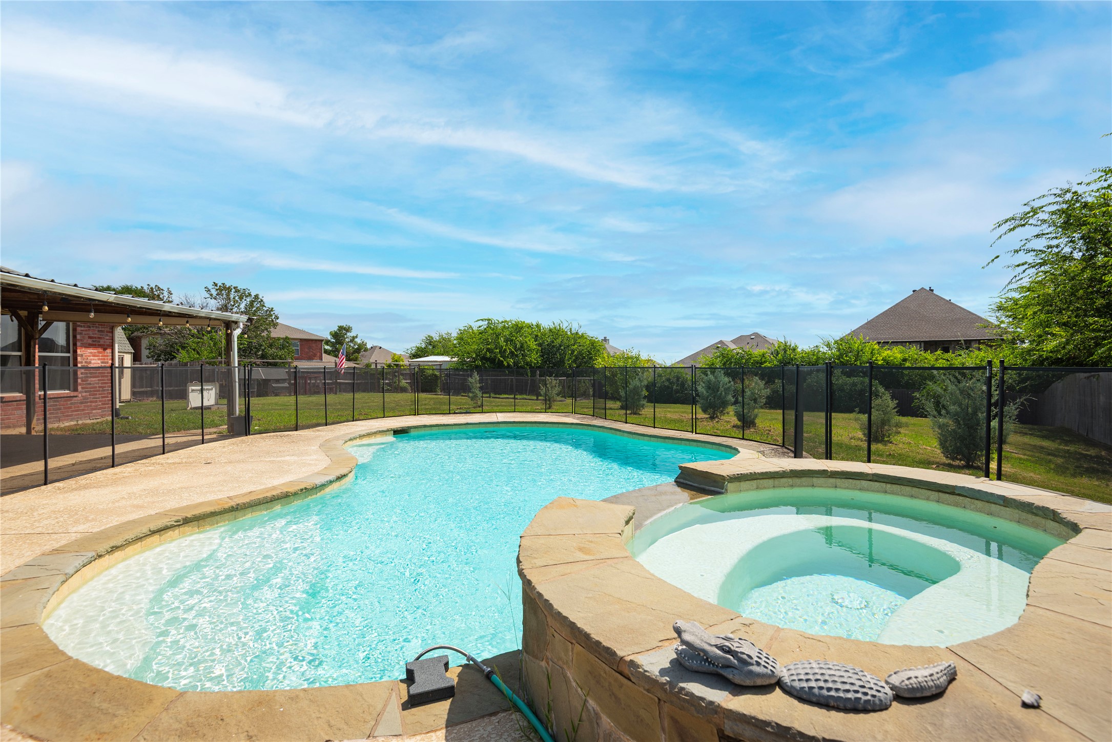 905 Hillside Circle