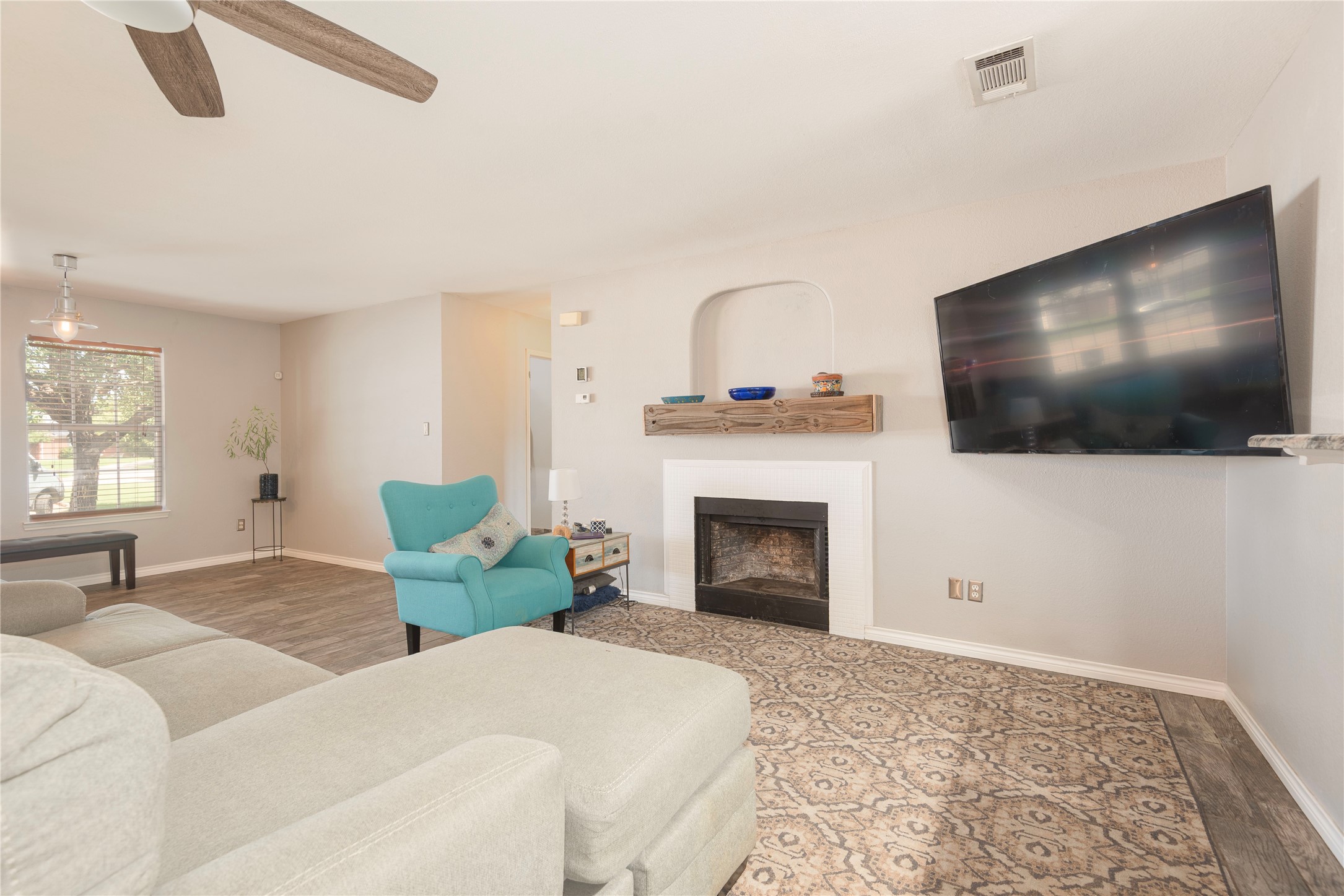 905 Hillside Circle