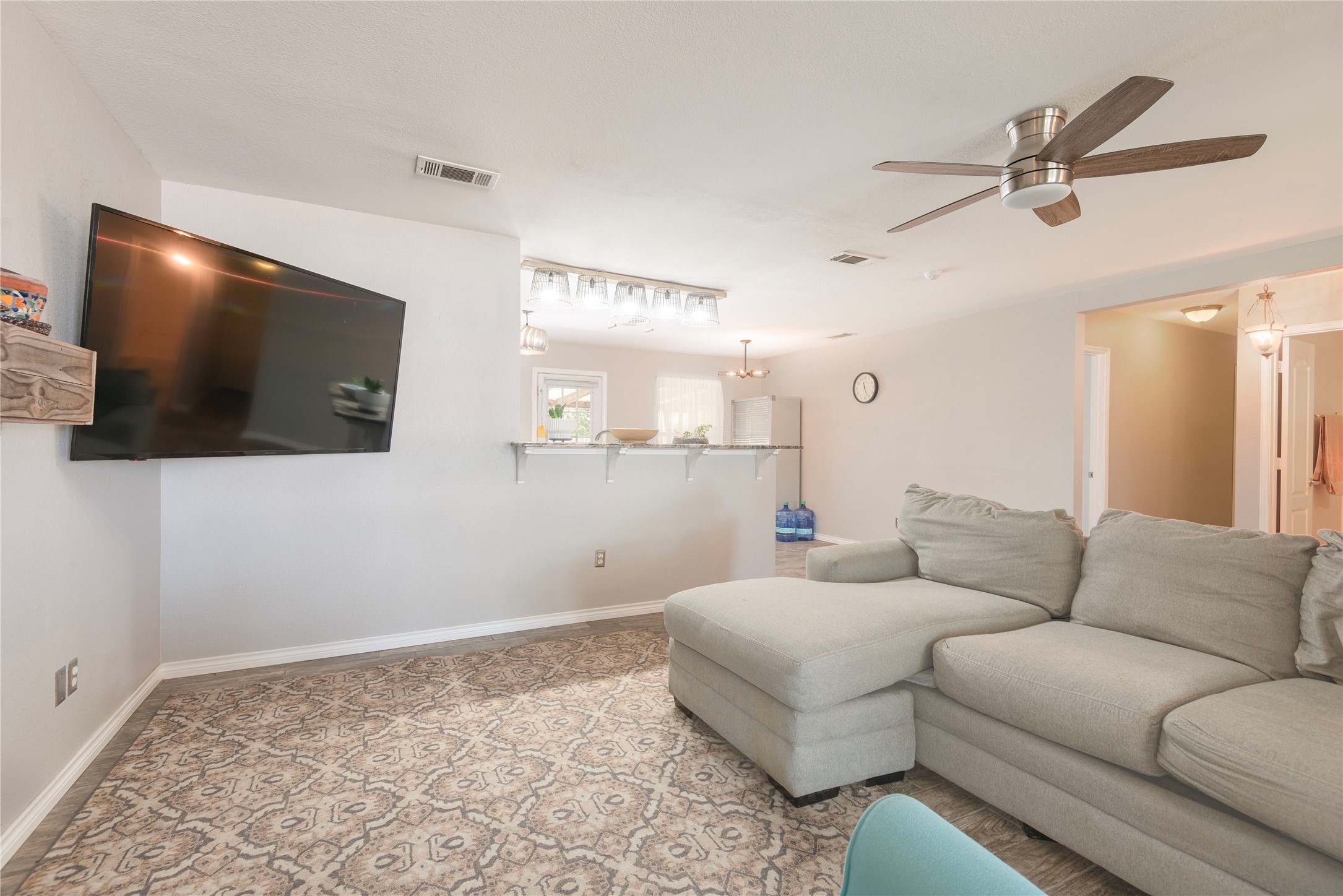 905 Hillside Circle