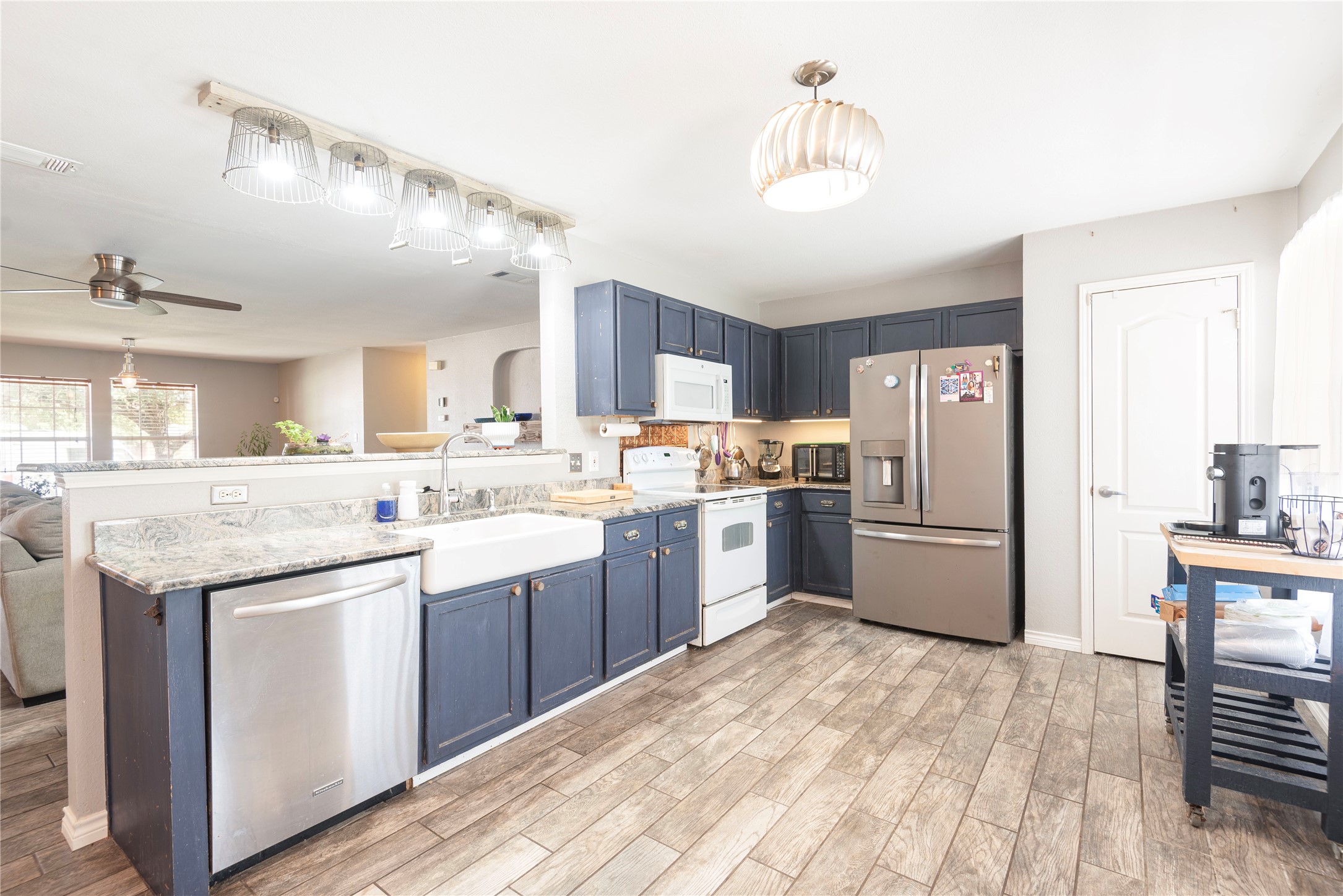 905 Hillside Circle
