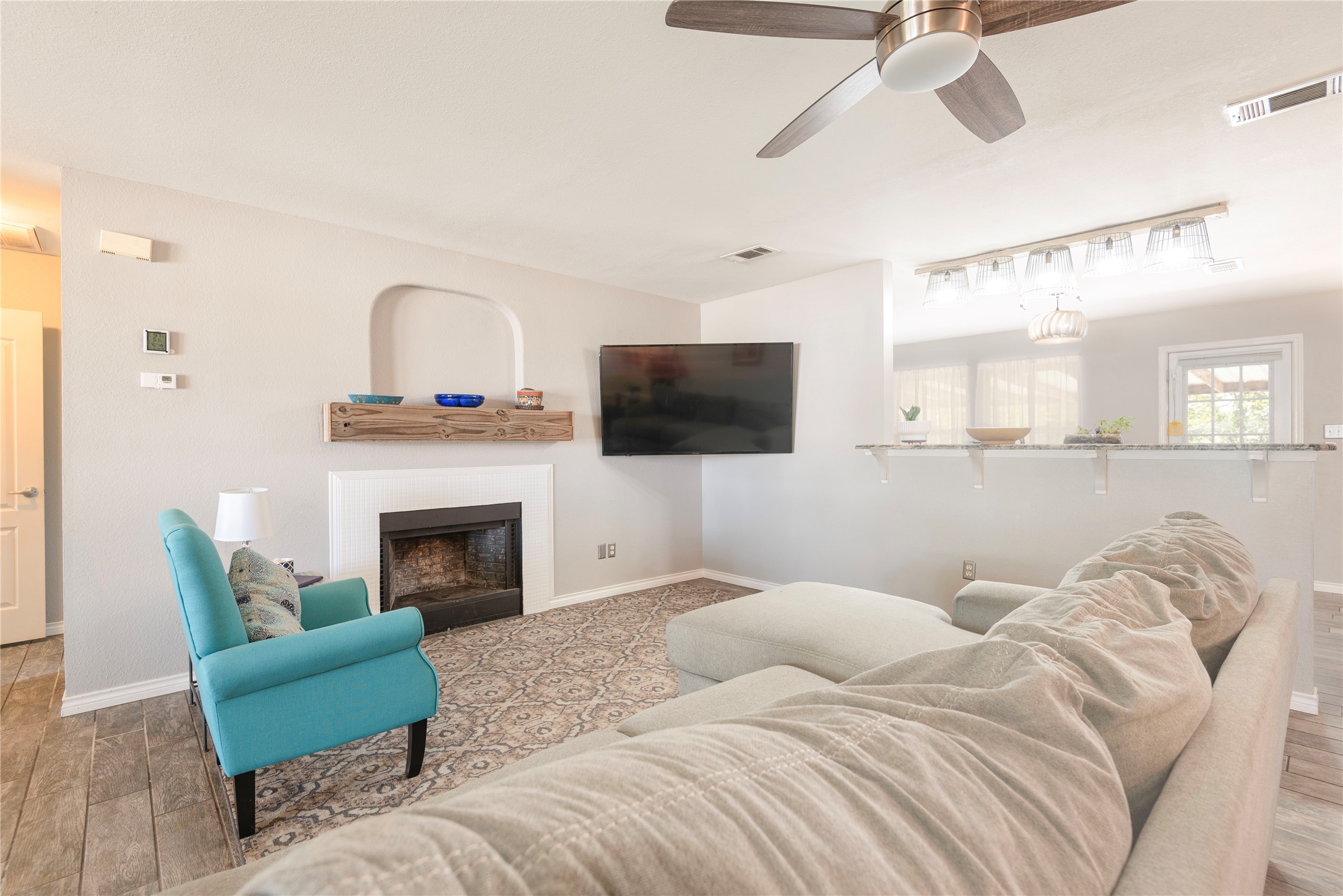 905 Hillside Circle