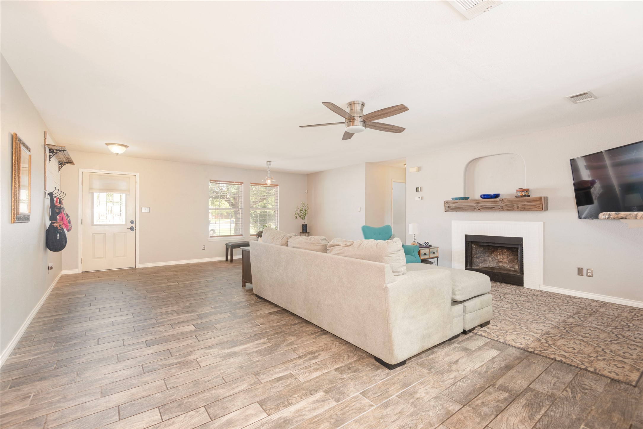 905 Hillside Circle