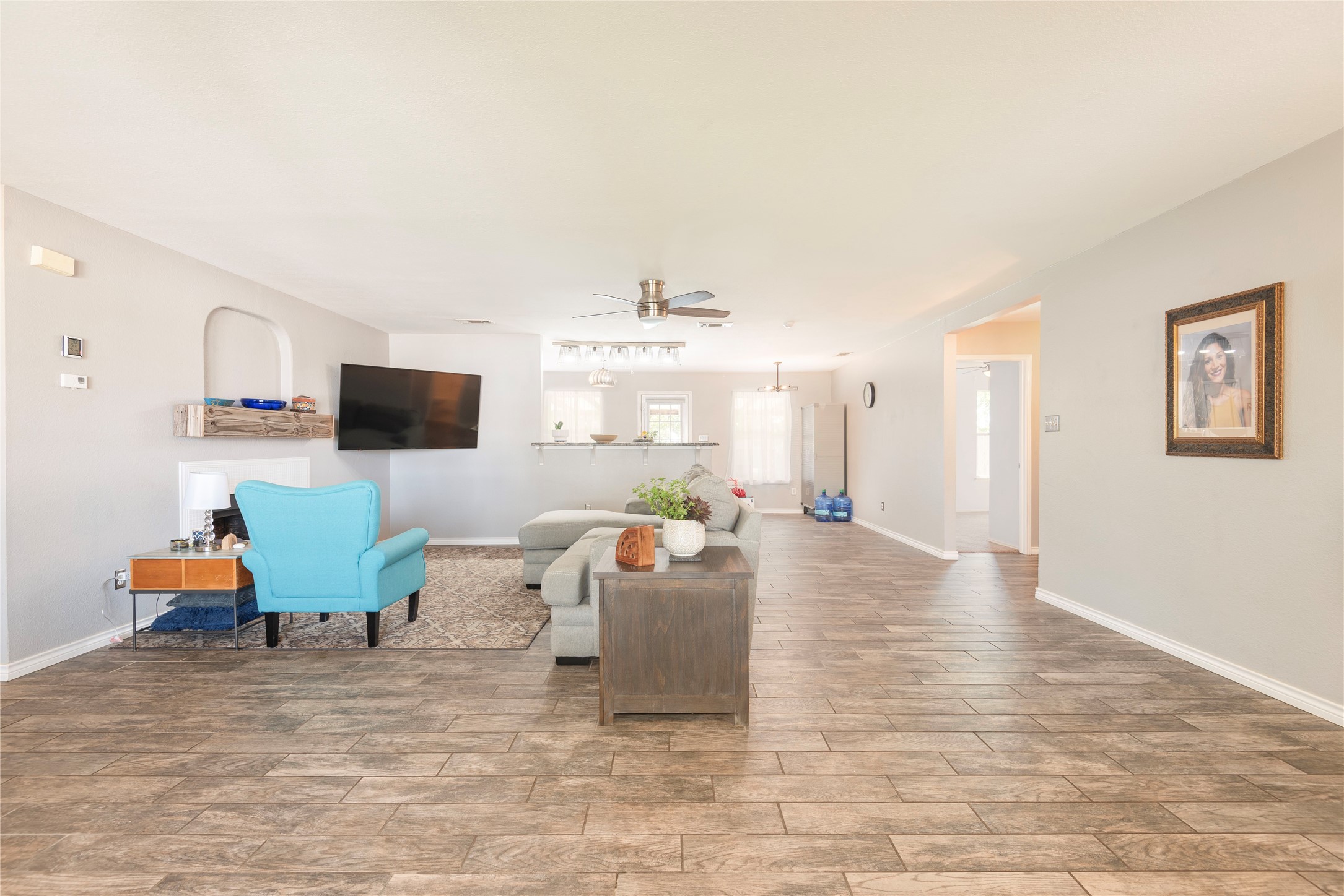 905 Hillside Circle