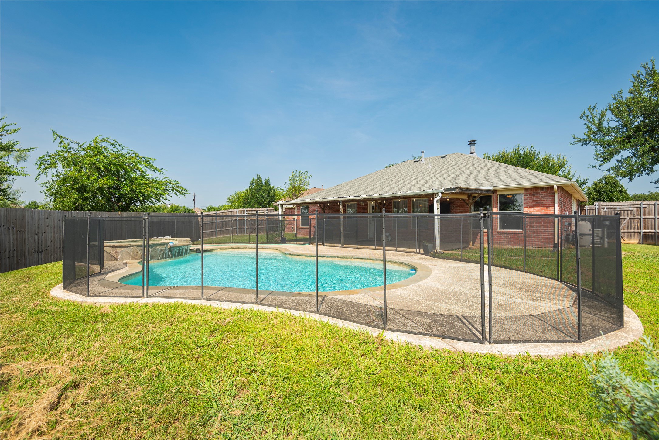 905 Hillside Circle