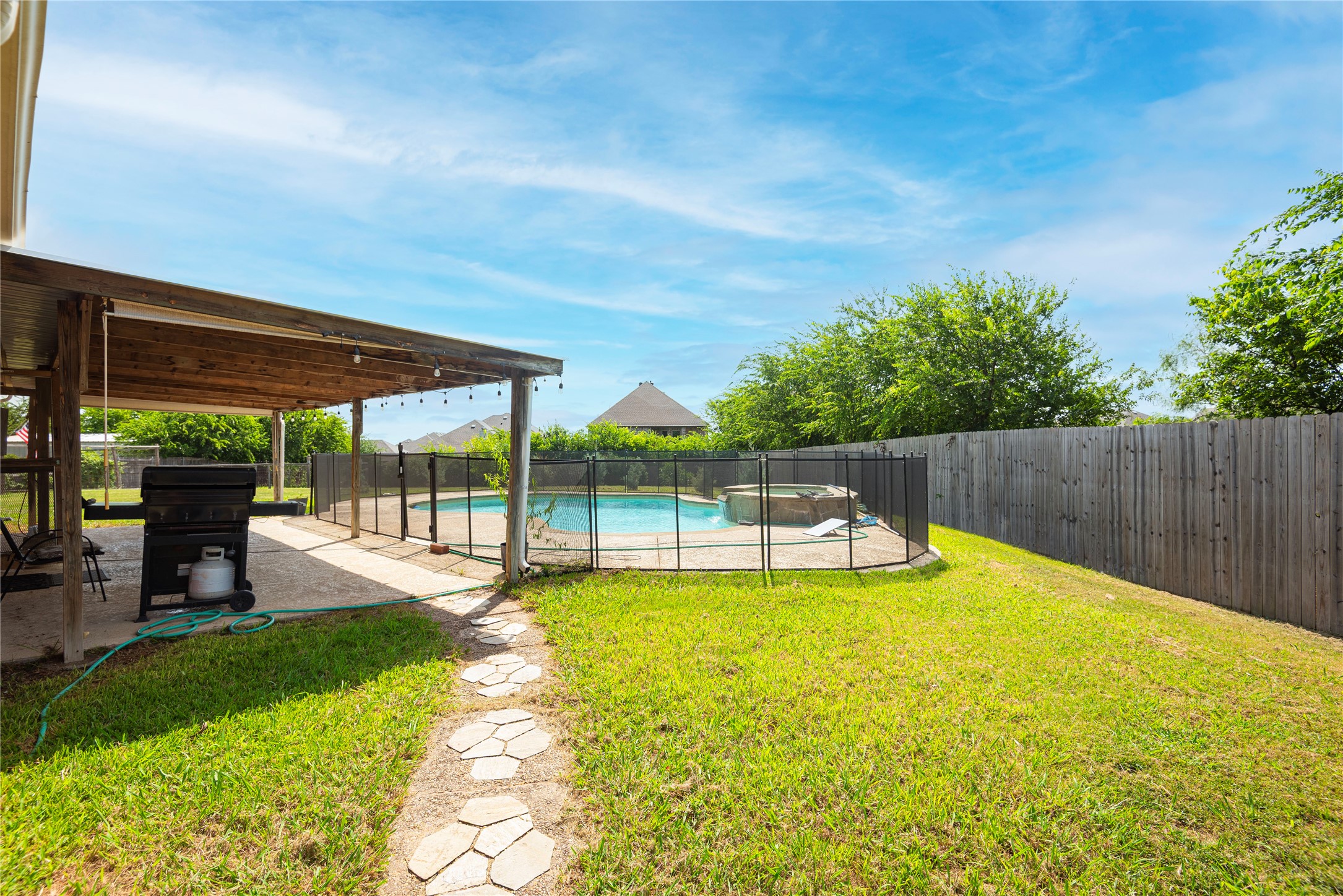 905 Hillside Circle