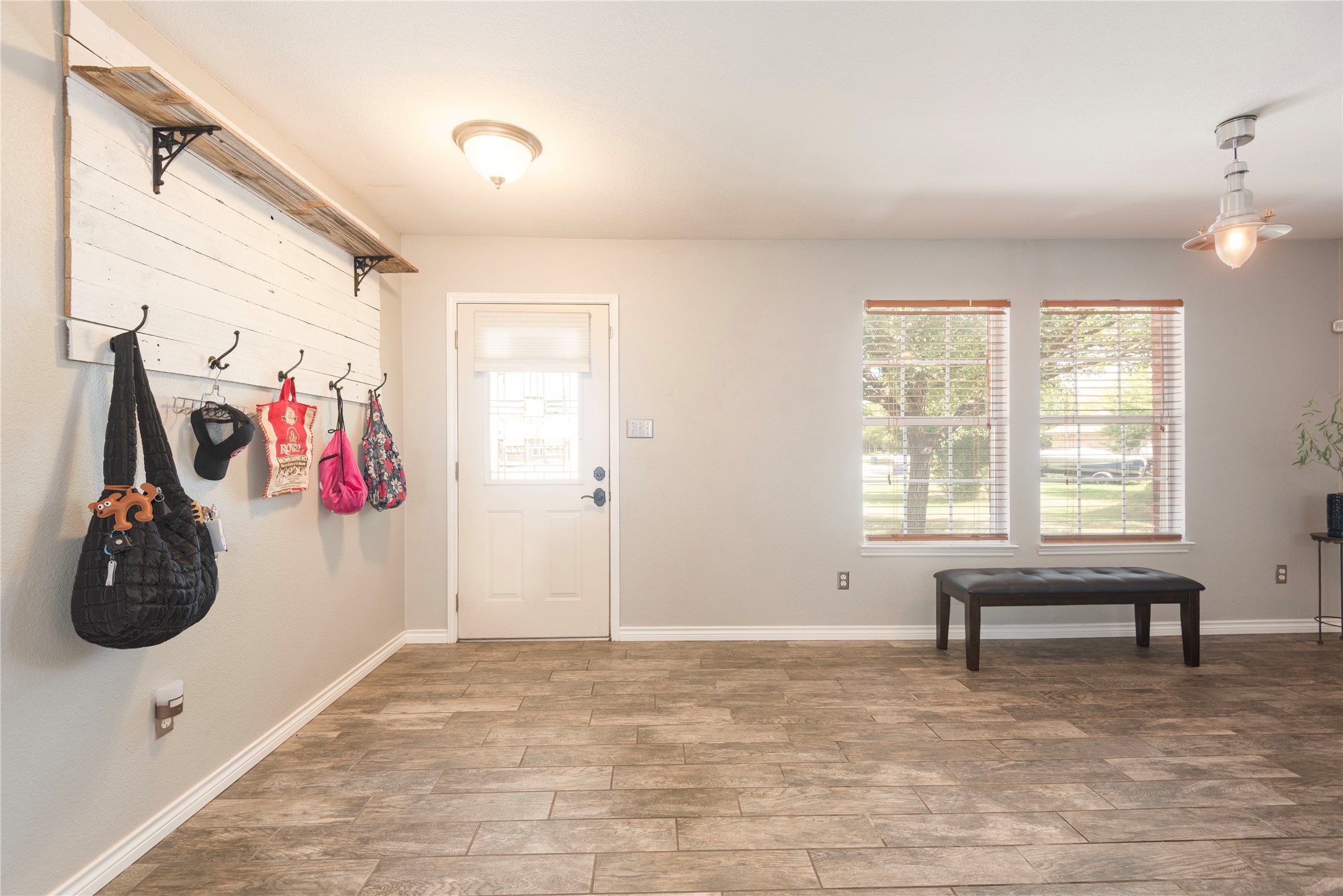 905 Hillside Circle