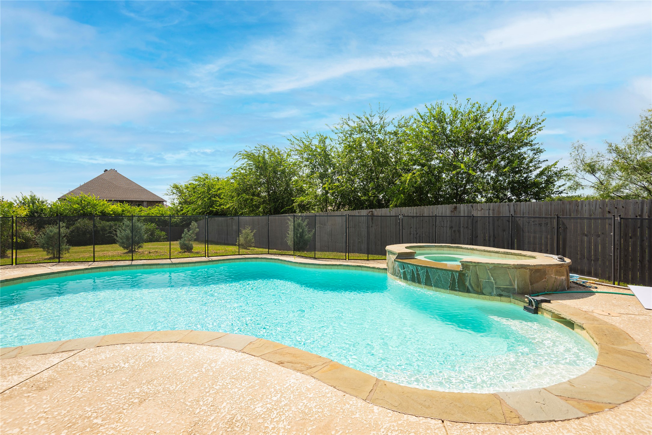 905 Hillside Circle