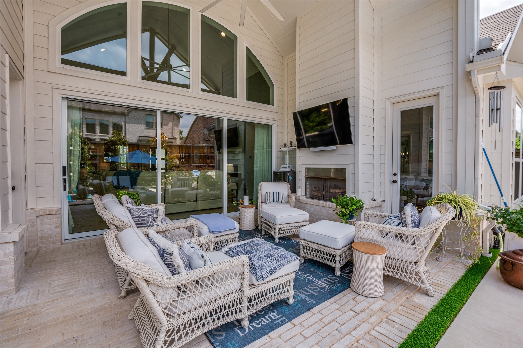 1604 Colonnade Court