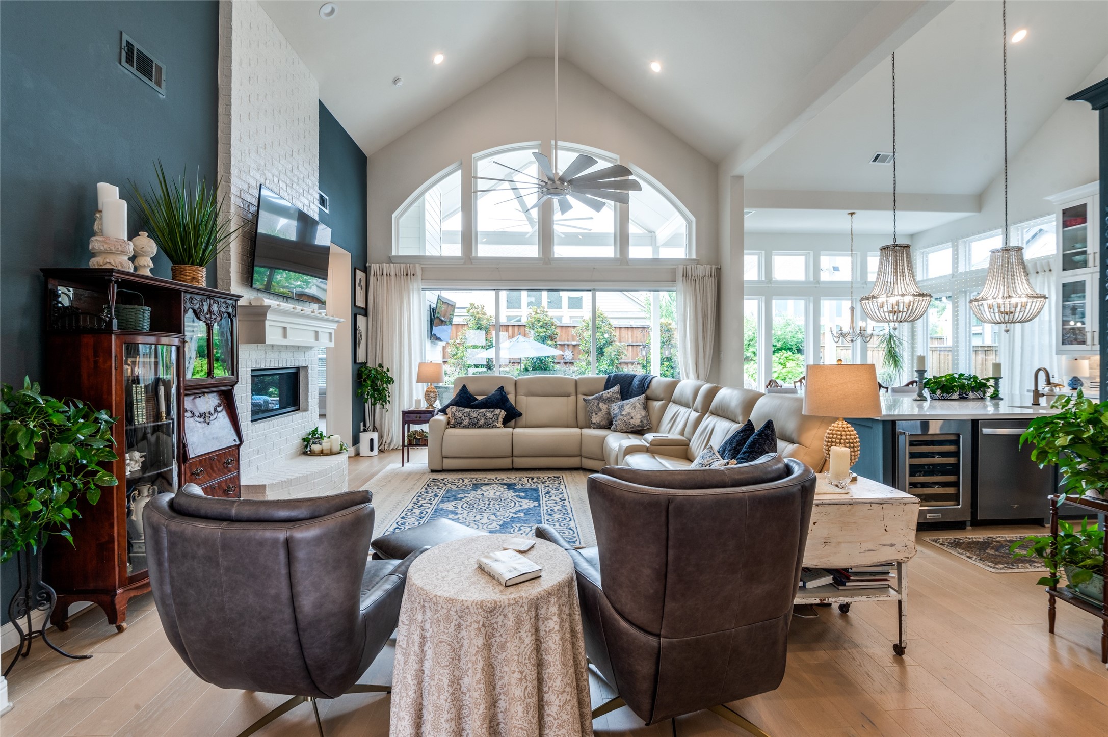 1604 Colonnade Court