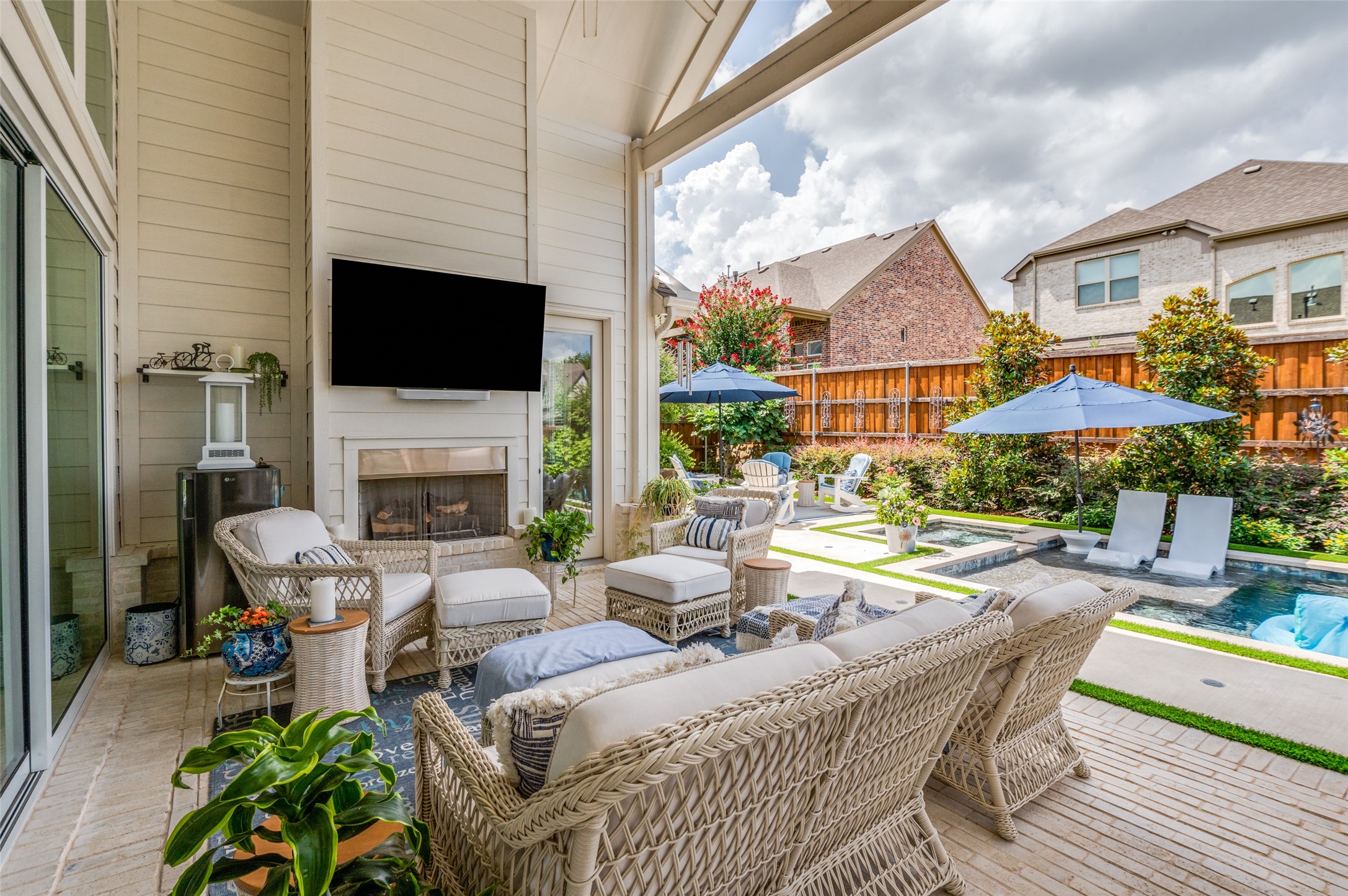 1604 Colonnade Court