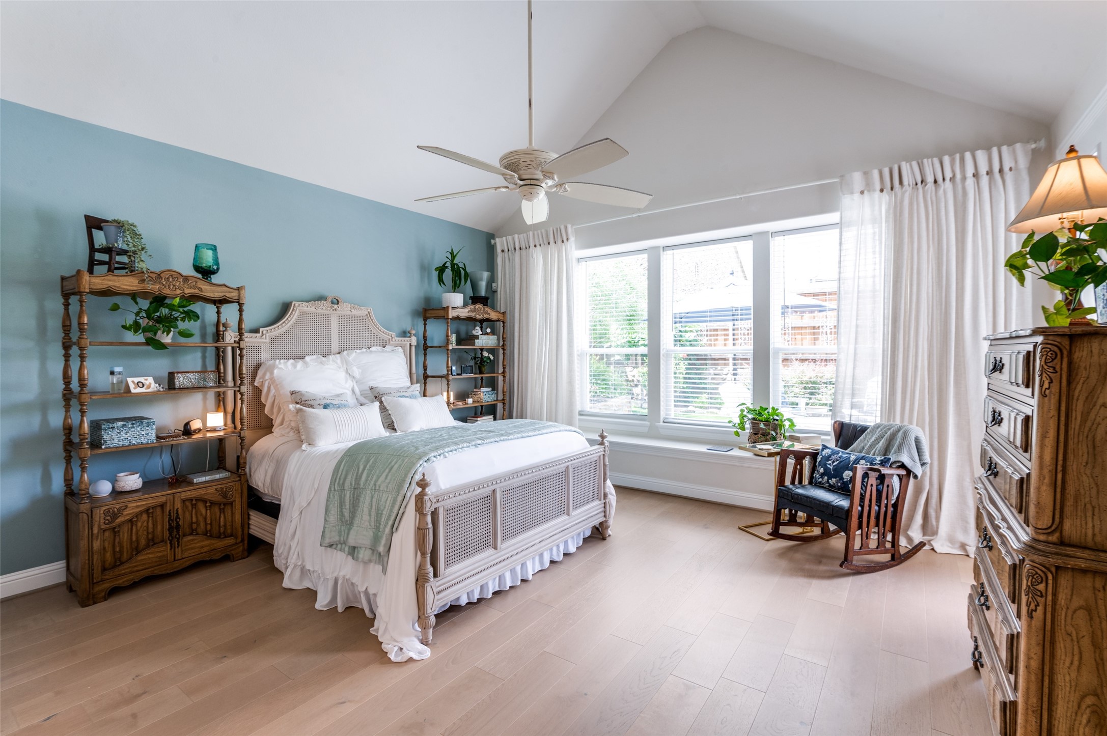 1604 Colonnade Court
