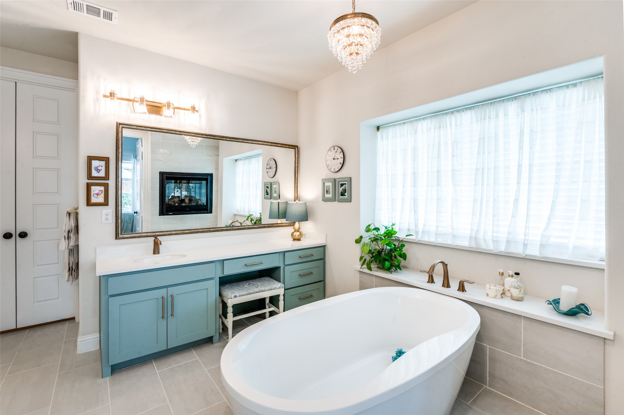 1604 Colonnade Court