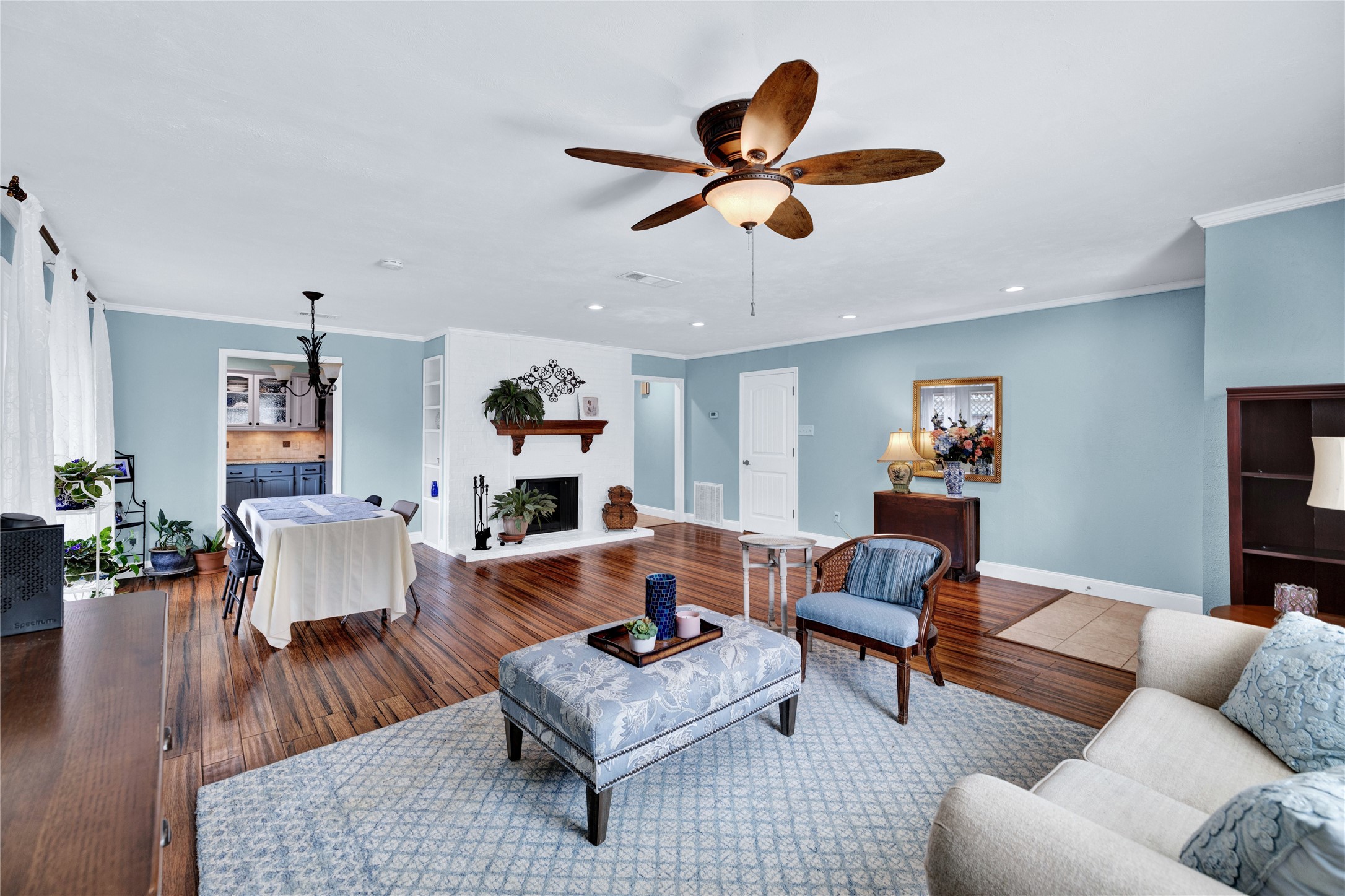 3237 Red Oak Lane