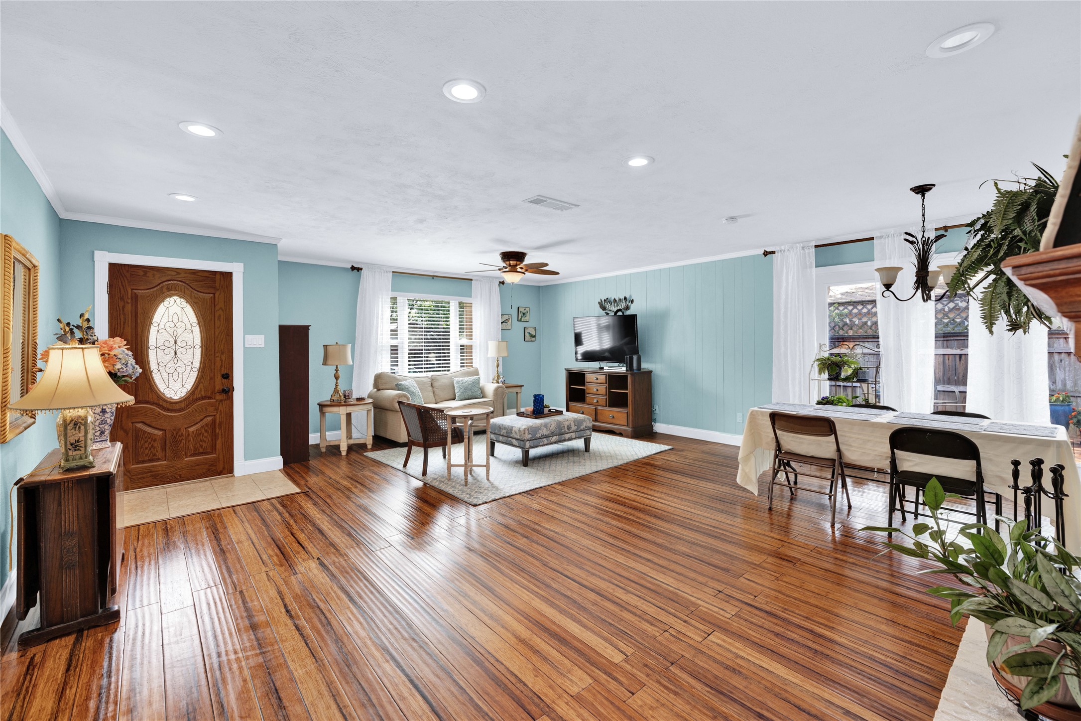 3237 Red Oak Lane