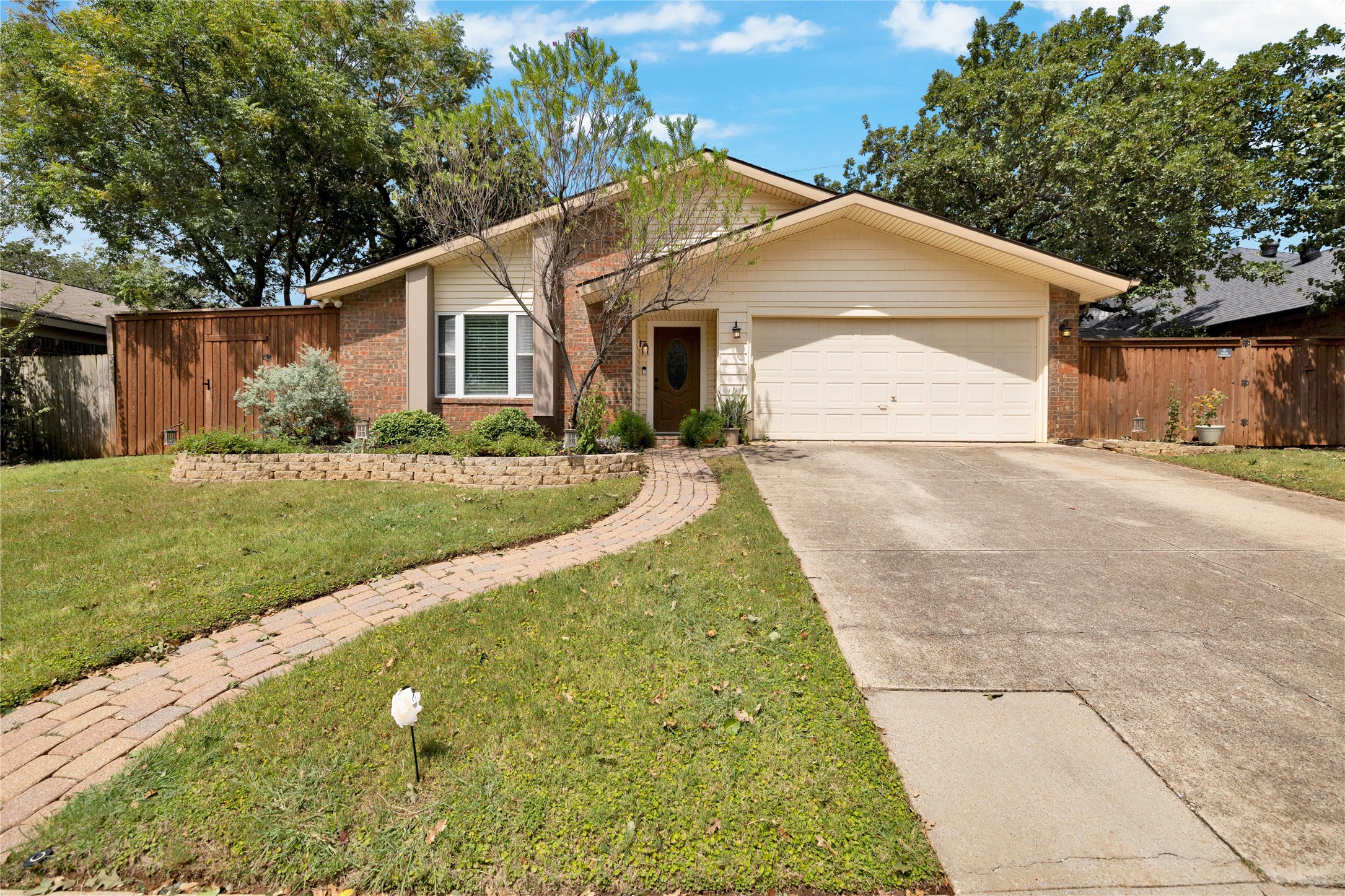3237 Red Oak Lane