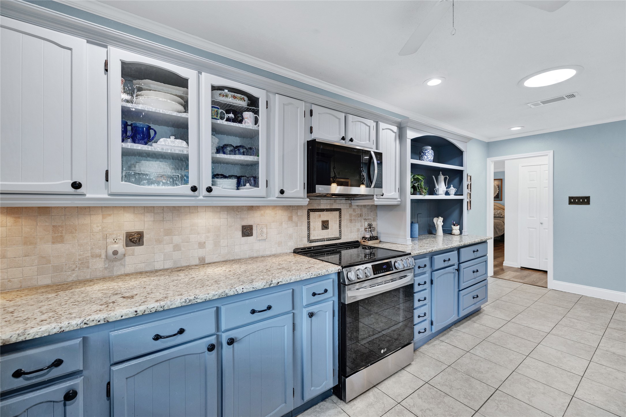 3237 Red Oak Lane