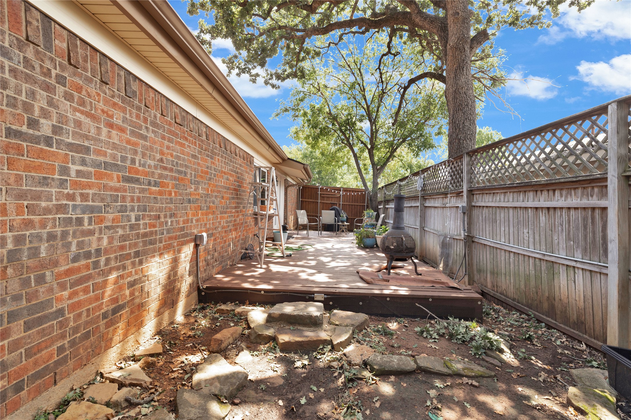 3237 Red Oak Lane