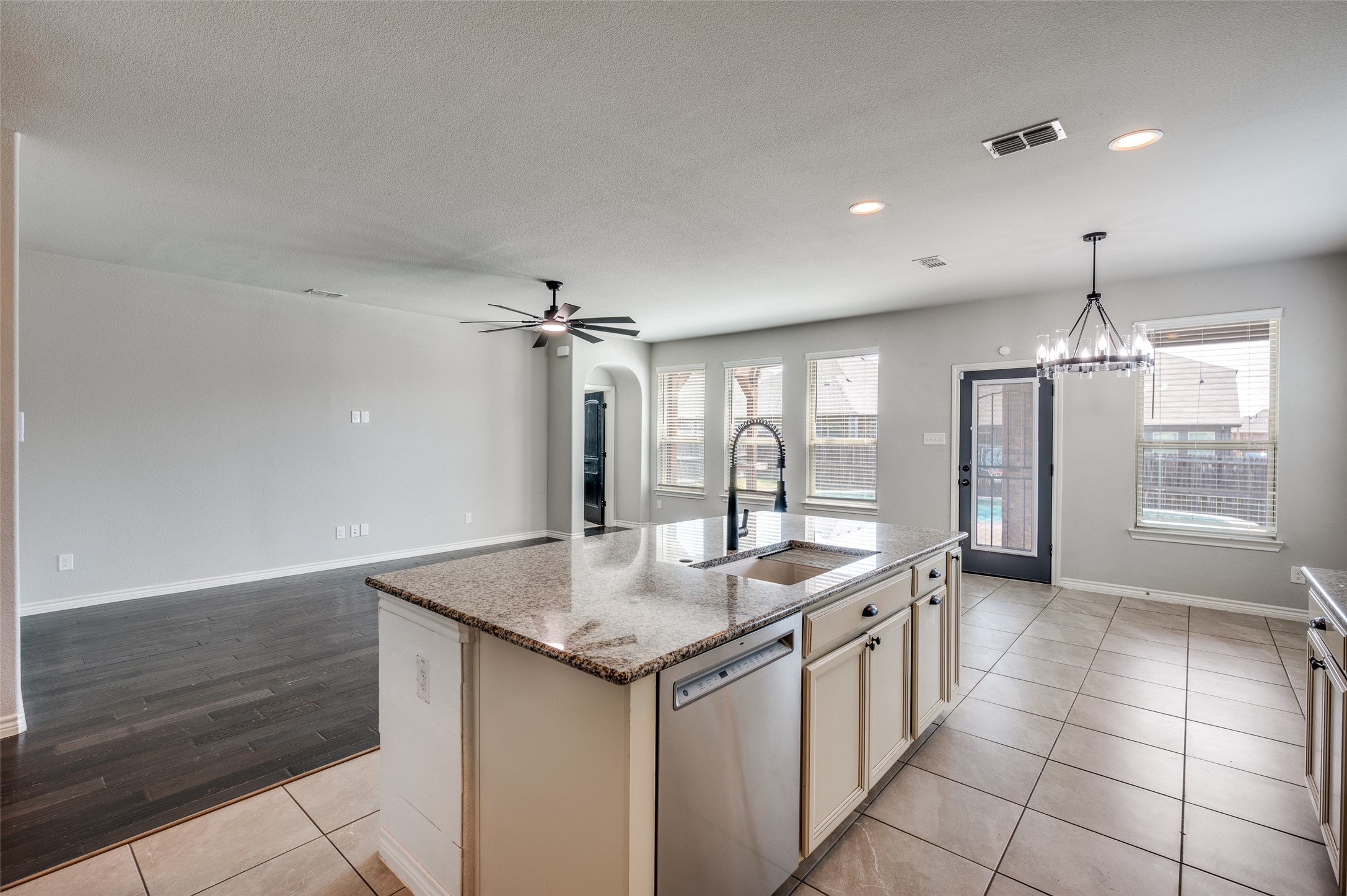 3717 Harbour Mist Trail