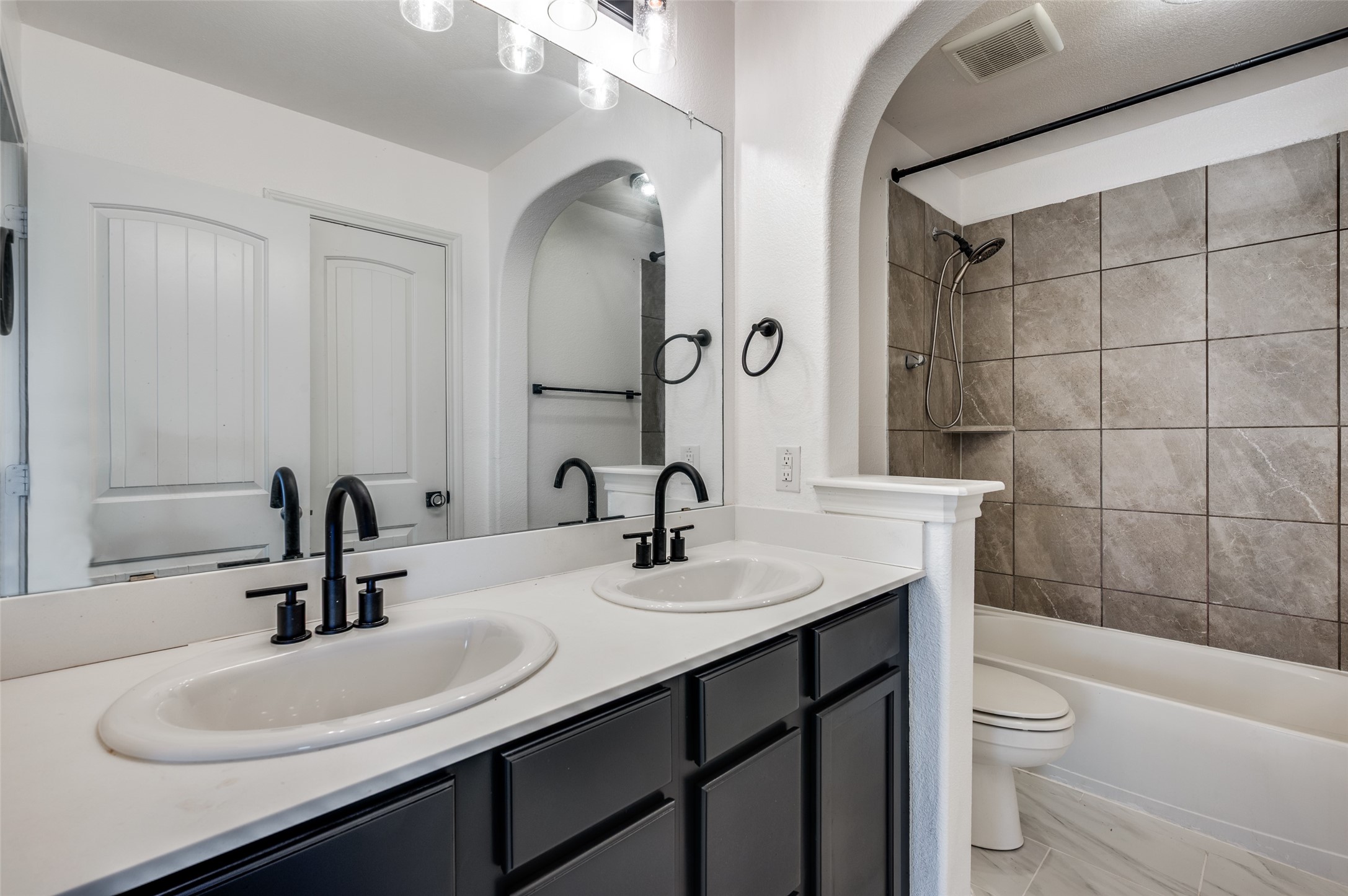 3717 Harbour Mist Trail