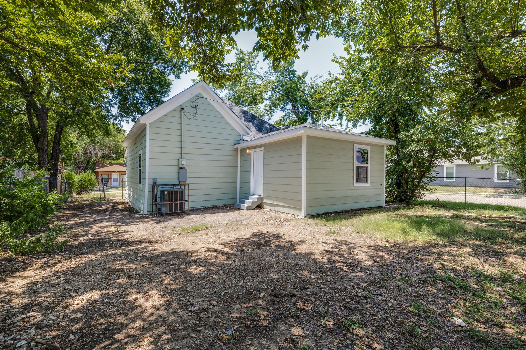1601 E Cannon Street