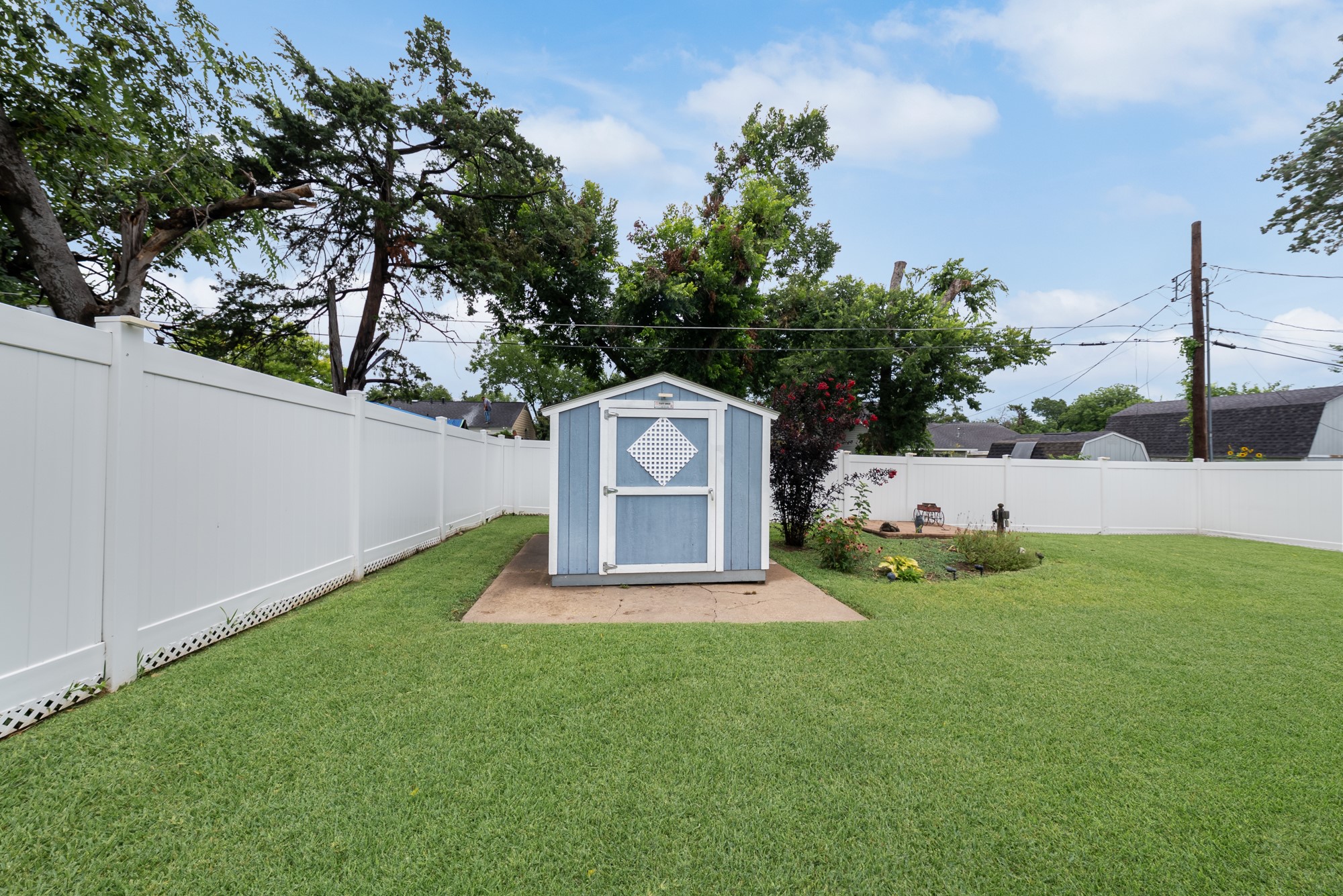 1501 Cedarcrest Drive