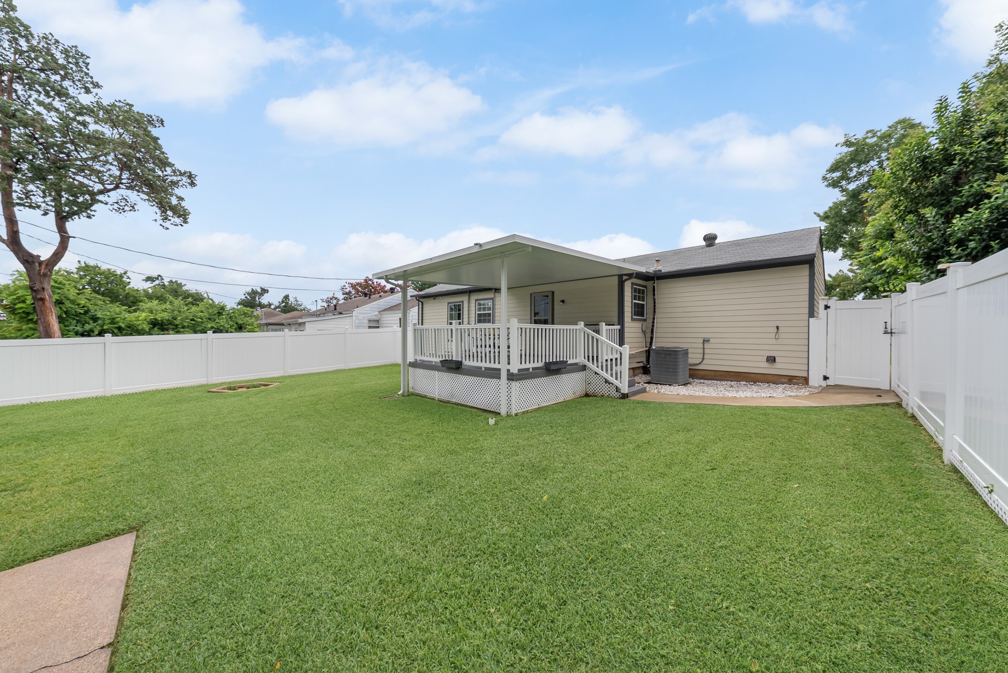 1501 Cedarcrest Drive