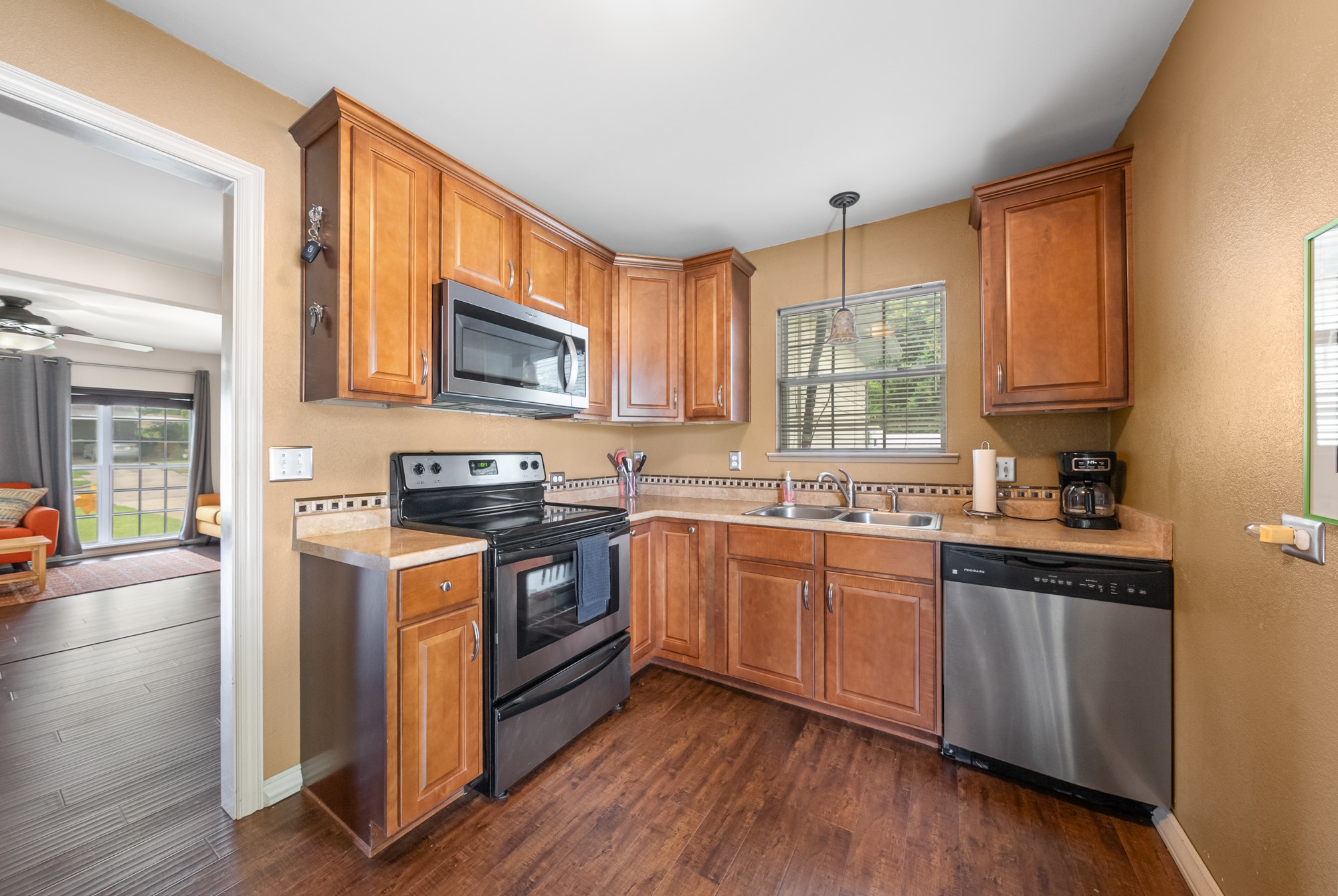 1501 Cedarcrest Drive