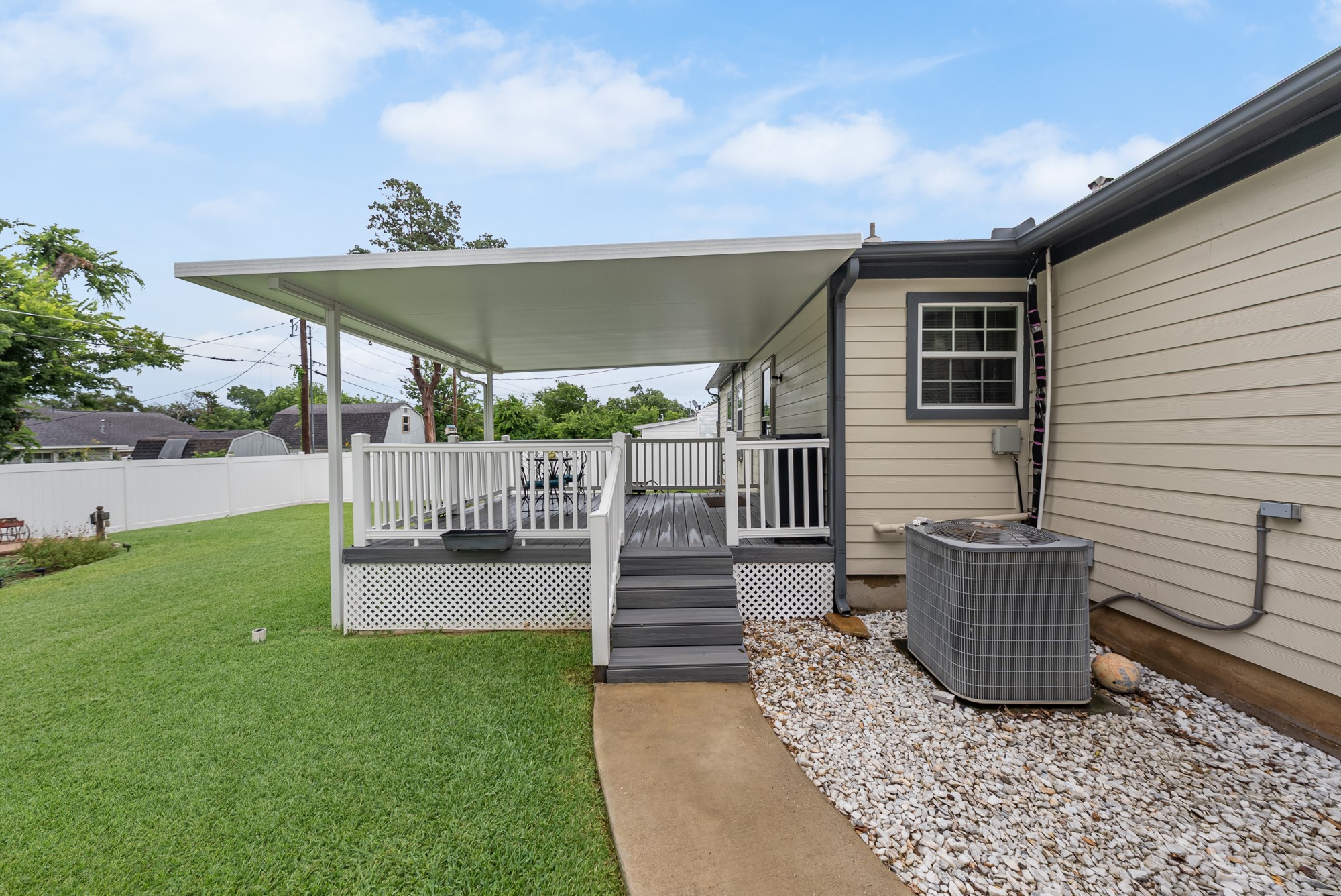 1501 Cedarcrest Drive